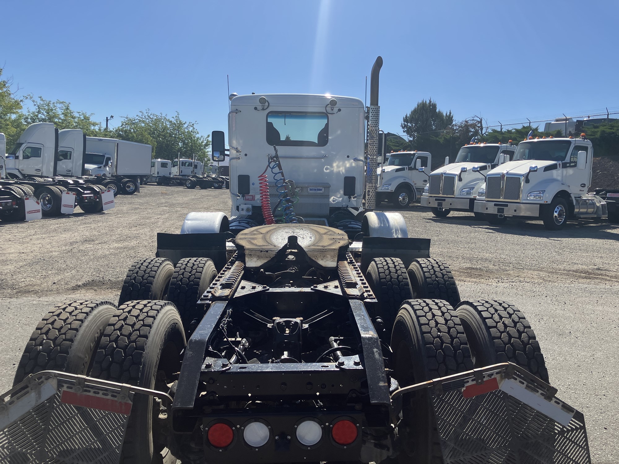 2017 Kenworth T680 - image 4 of 6