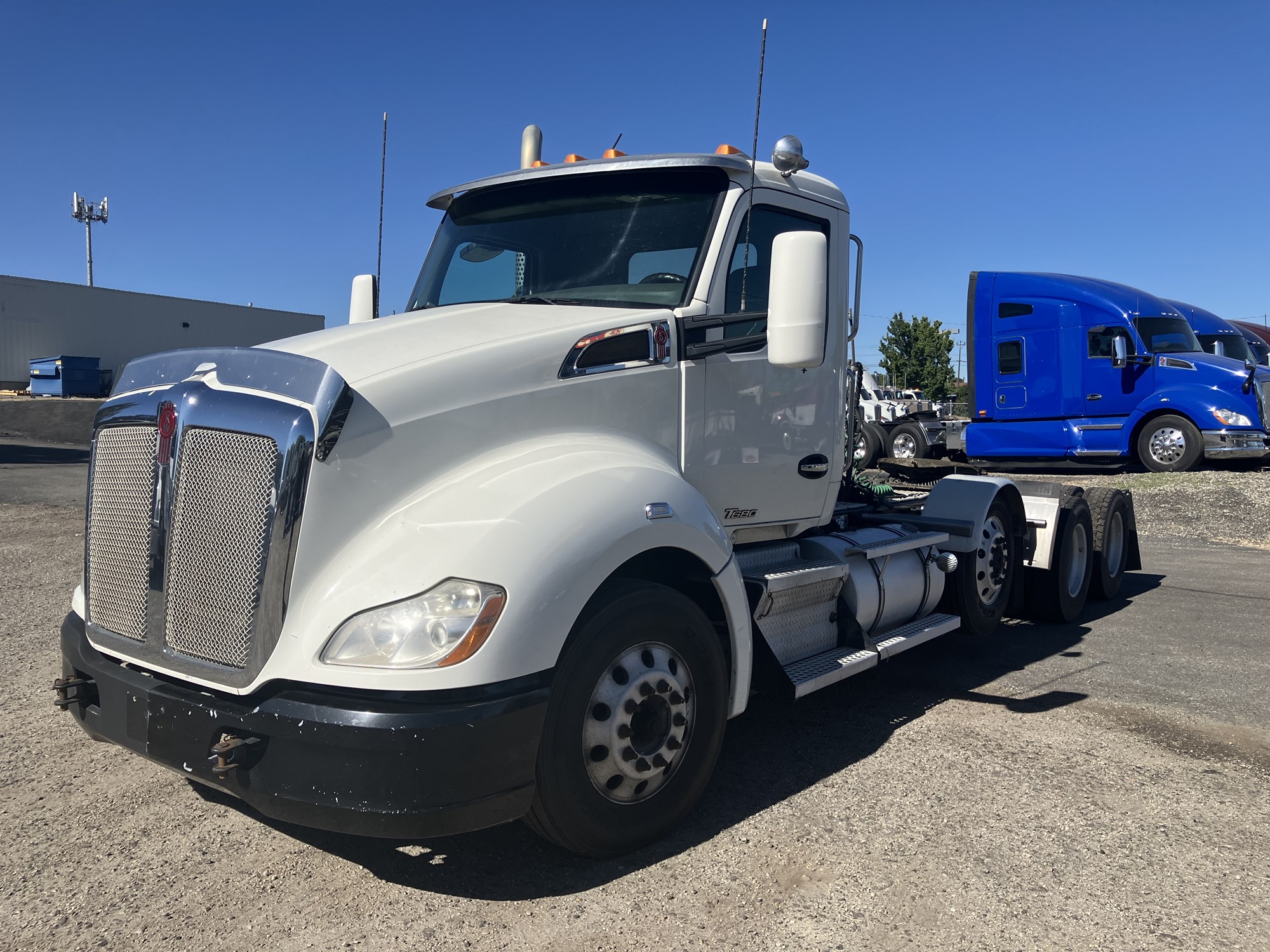 2017 Kenworth T680 - image 1 of 6