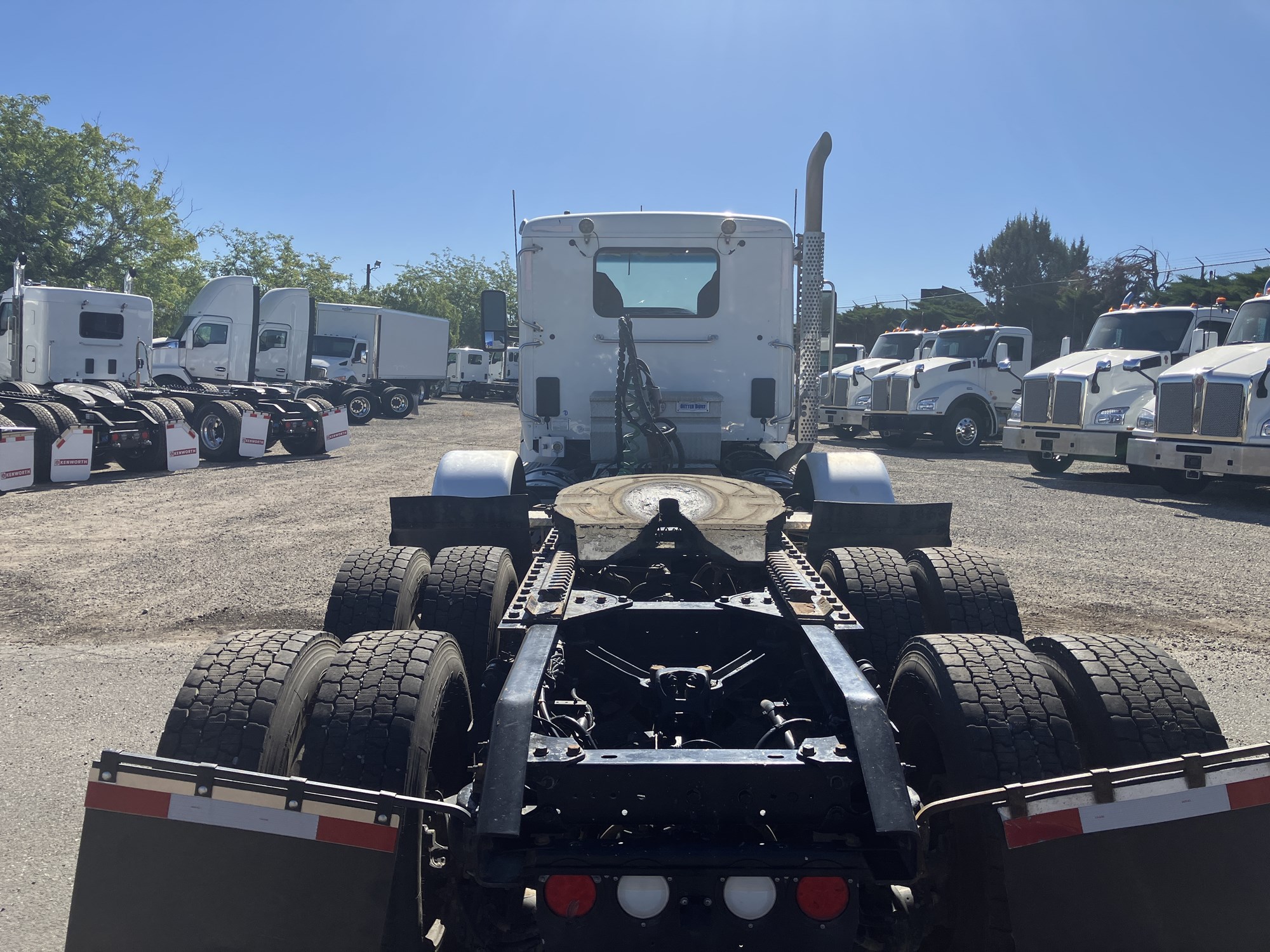 2017 Kenworth T680 - image 4 of 6