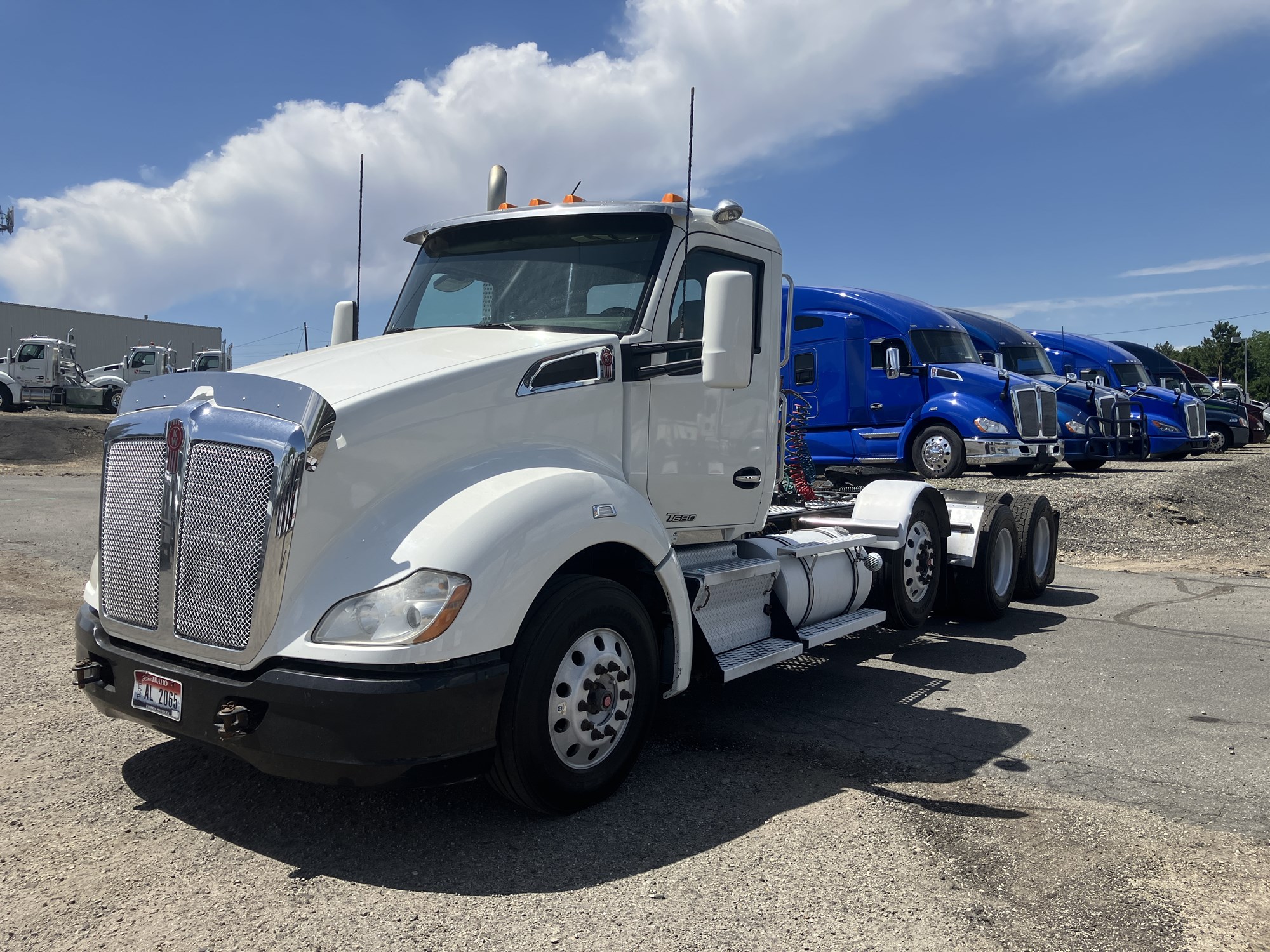 2017 Kenworth T680 - image 1 of 1