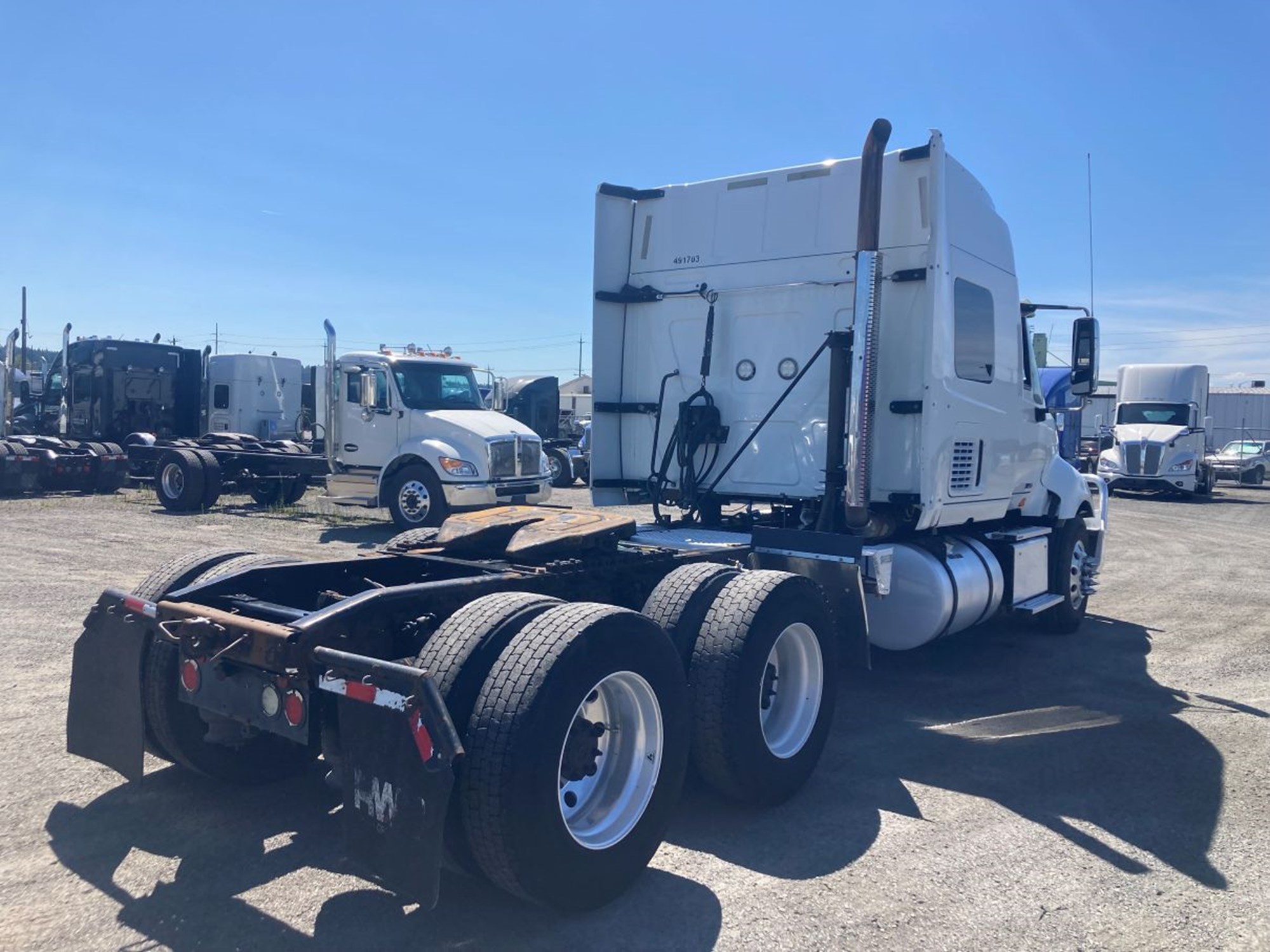 2017 International Prostar - image 3 of 6