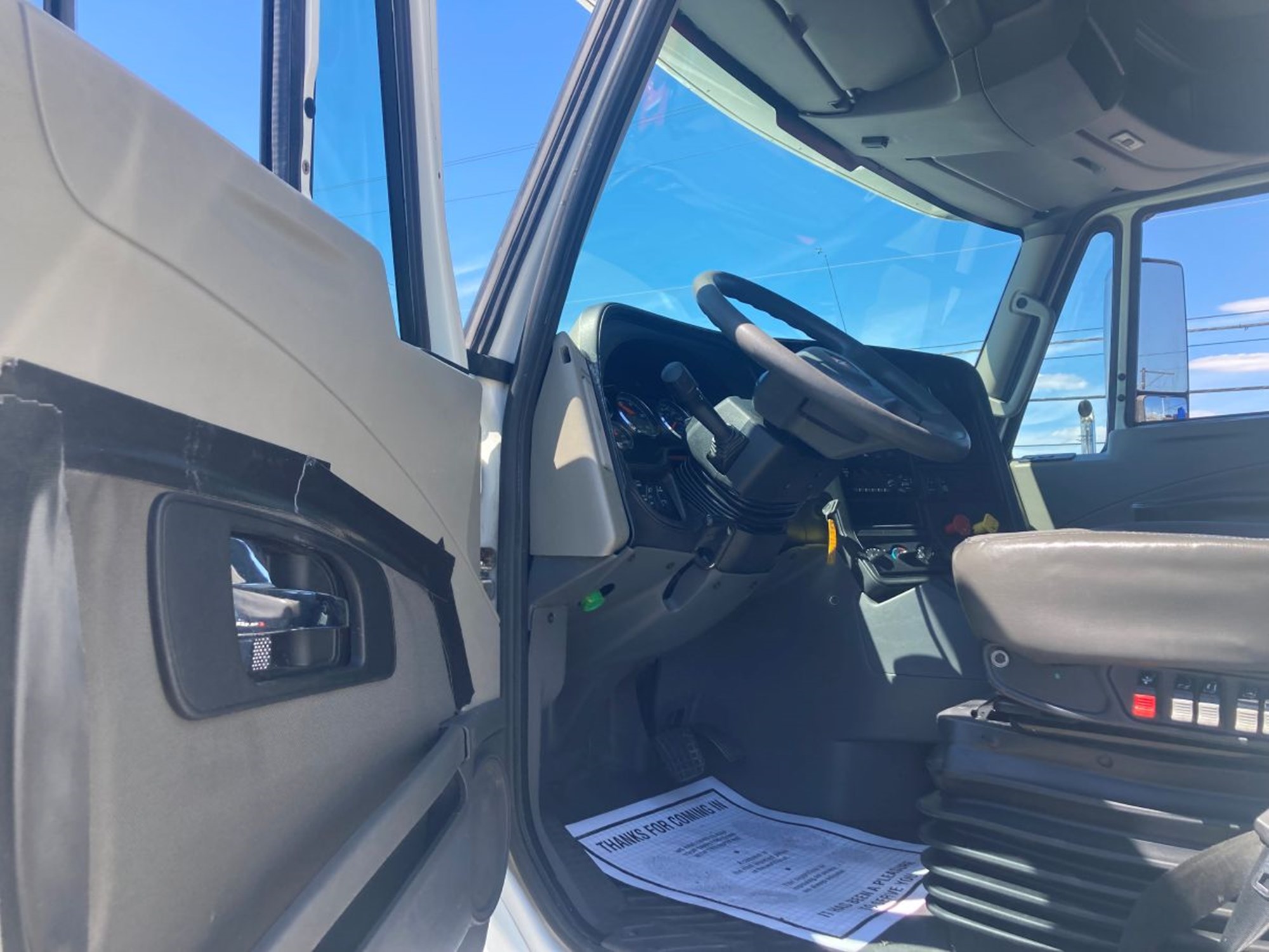 2017 International Prostar - image 5 of 6