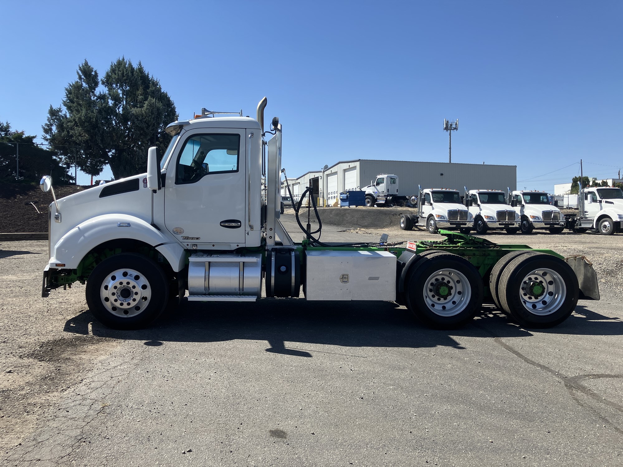 2018 Kenworth T880 - image 2 of 6