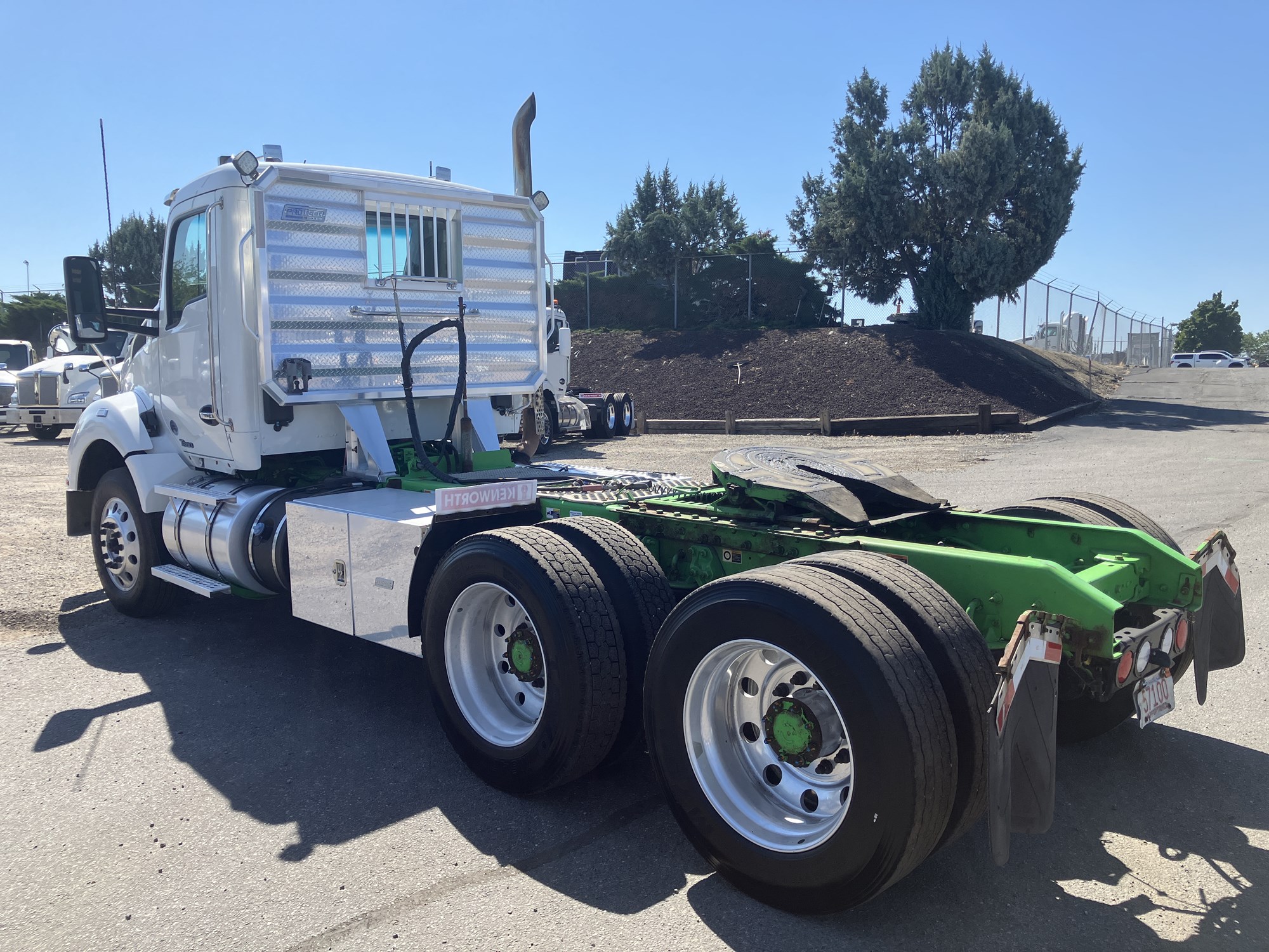 2018 Kenworth T880 - image 3 of 6