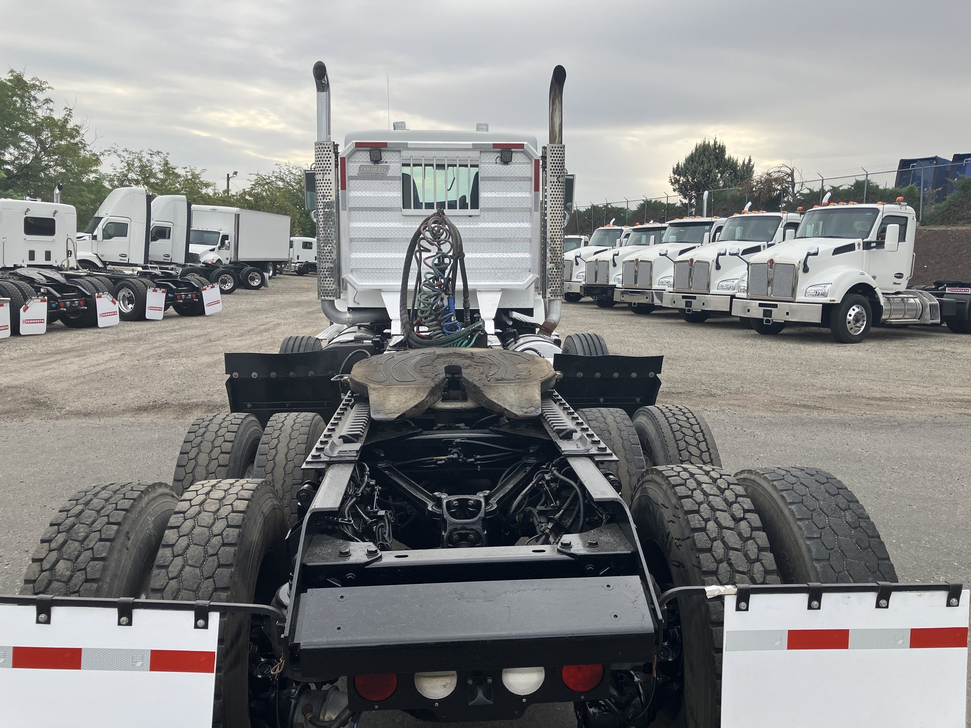2018 Kenworth T800B - image 4 of 6