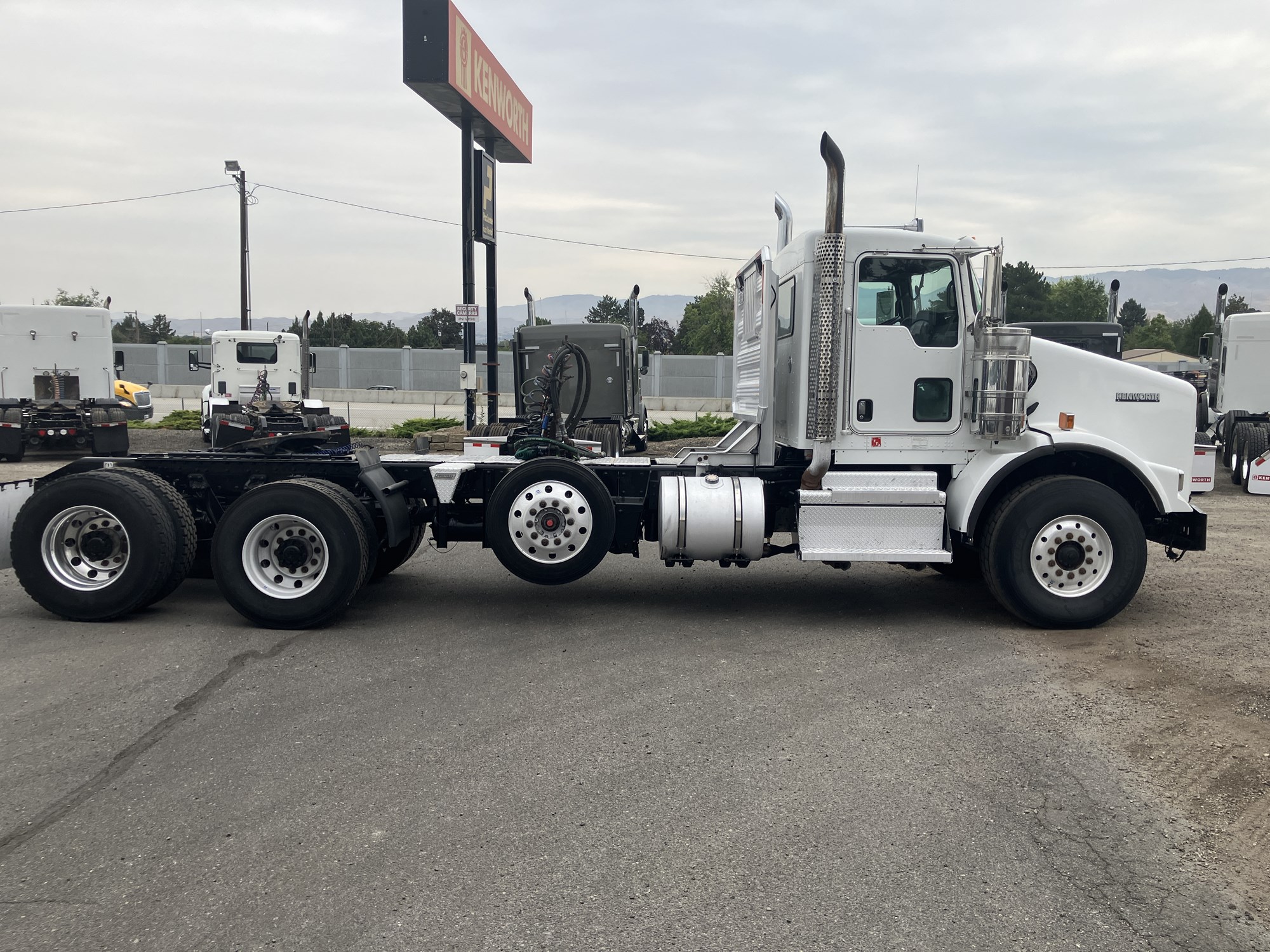 2018 Kenworth T800B - image 6 of 6