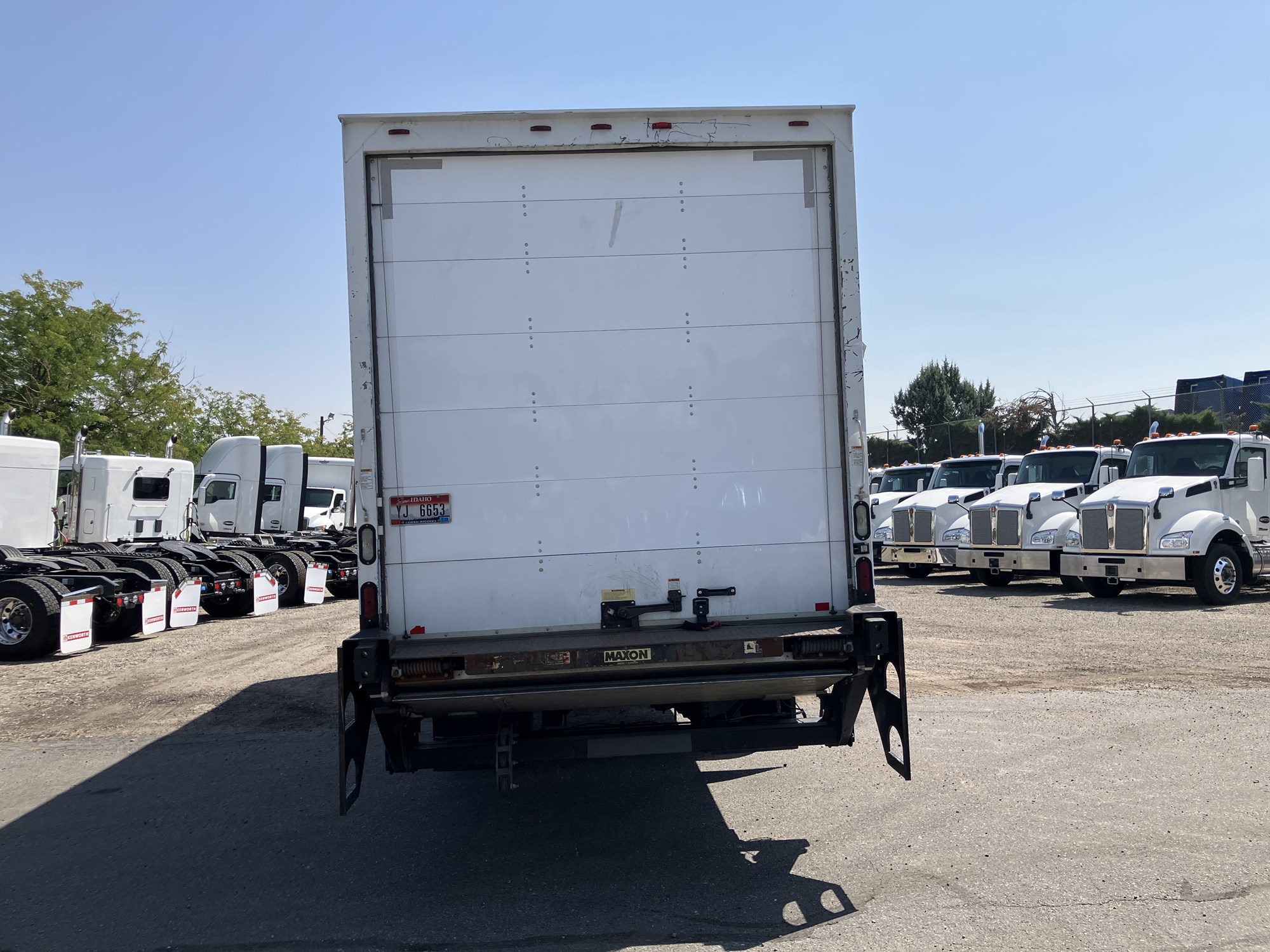2018 Kenworth T270 - image 3 of 6