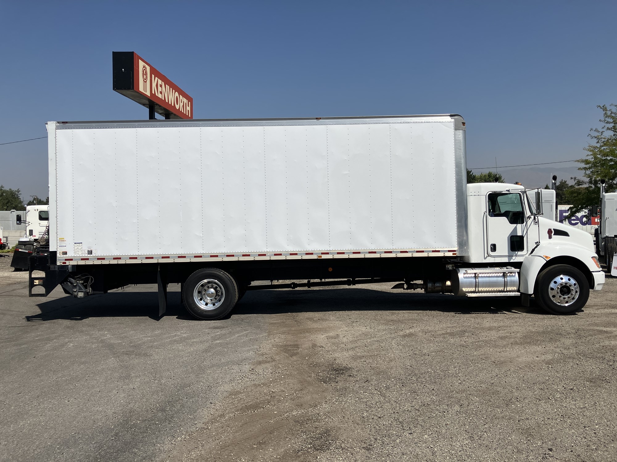 2018 Kenworth T270 - image 5 of 6