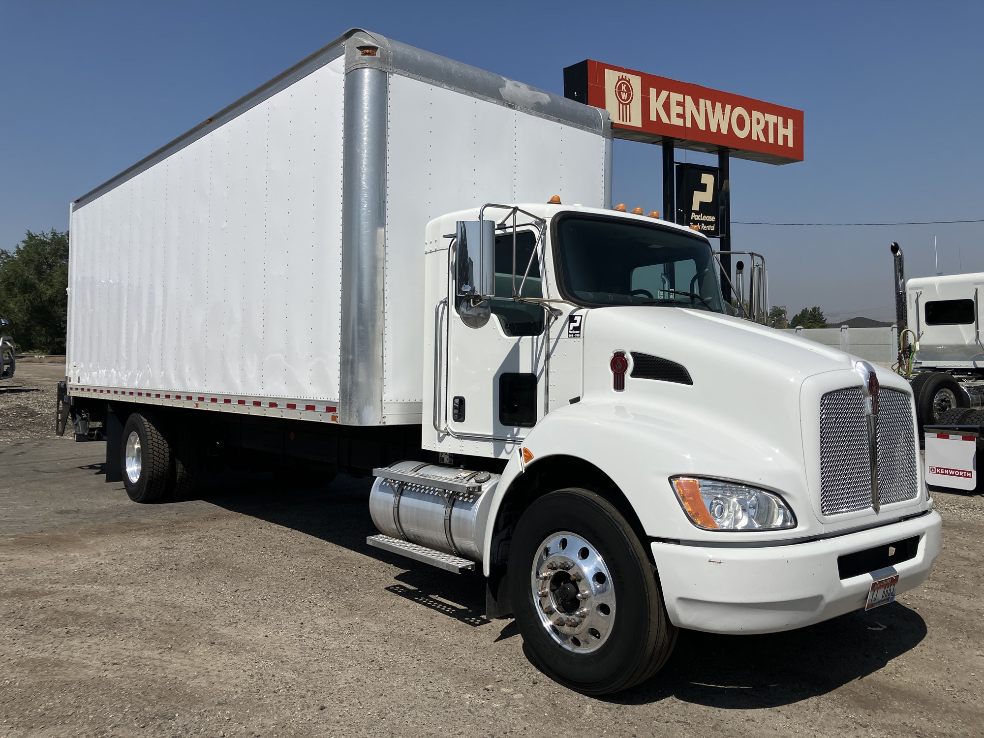 2018 Kenworth T270 - image 6 of 6