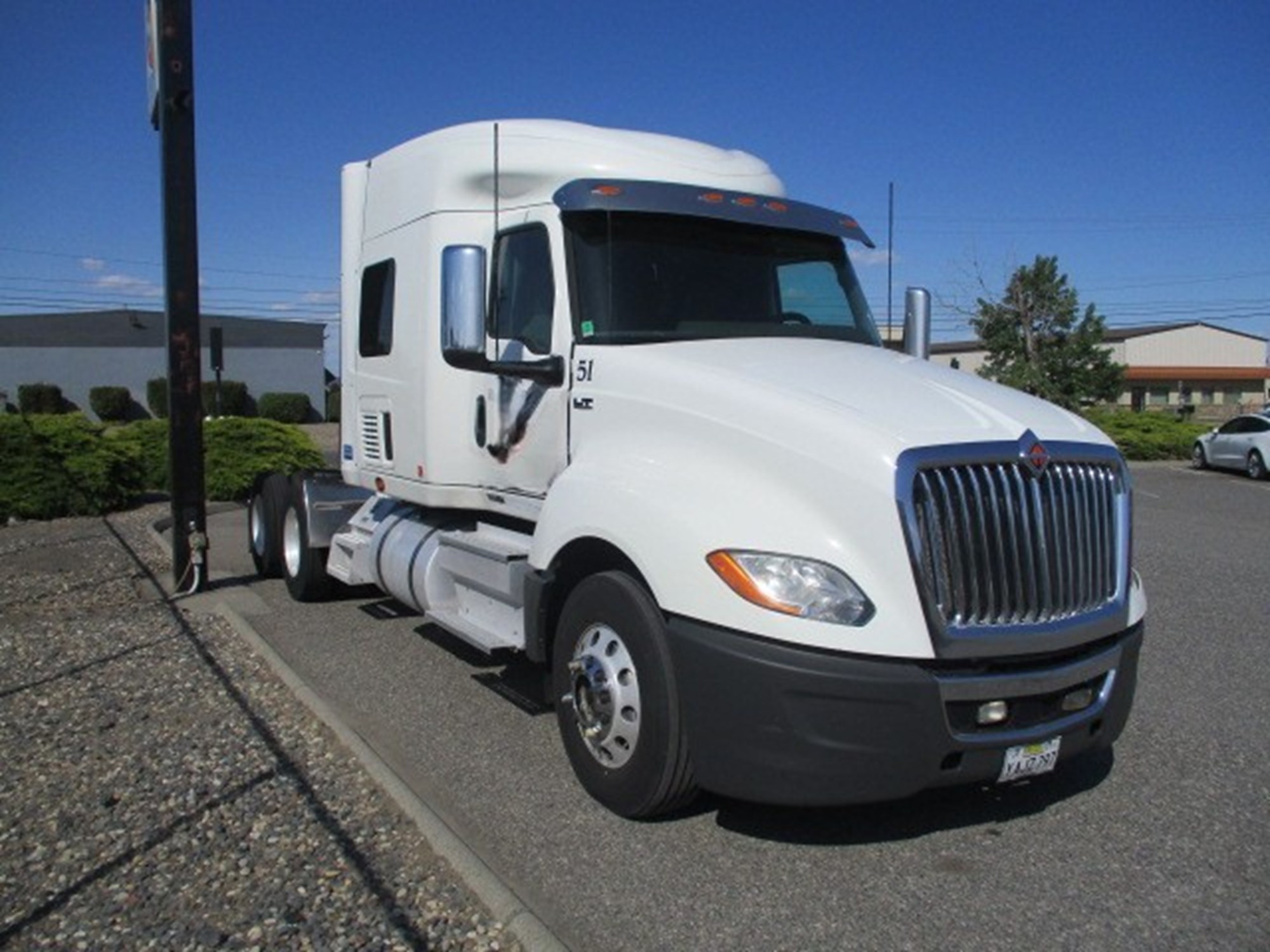2018 International LT625 - image 2 of 6
