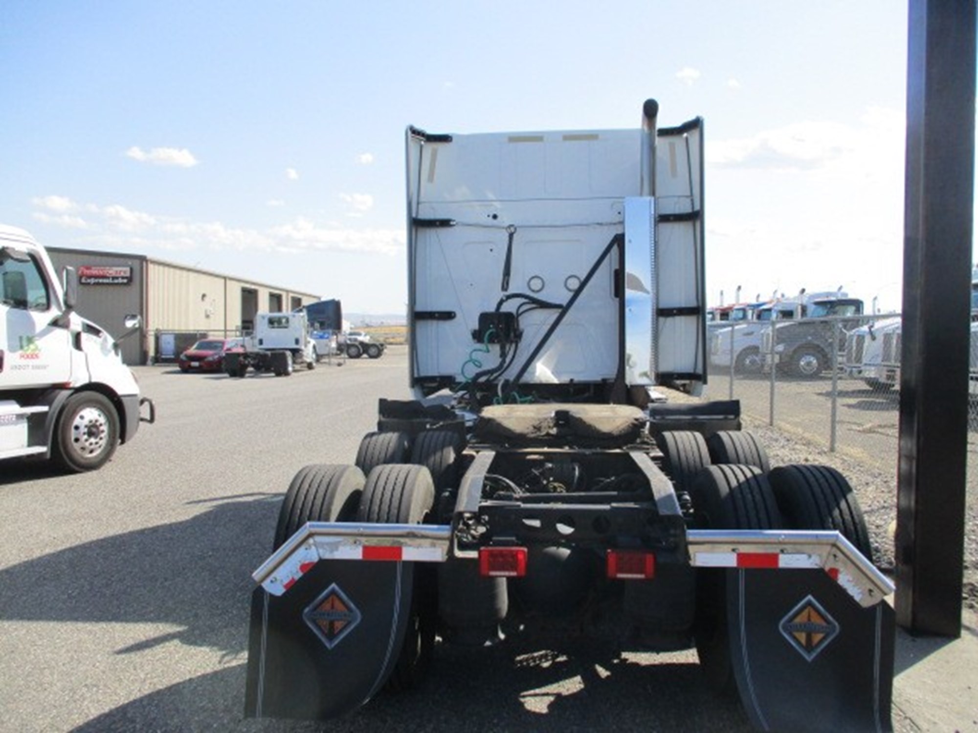 2018 International LT625 - image 3 of 6