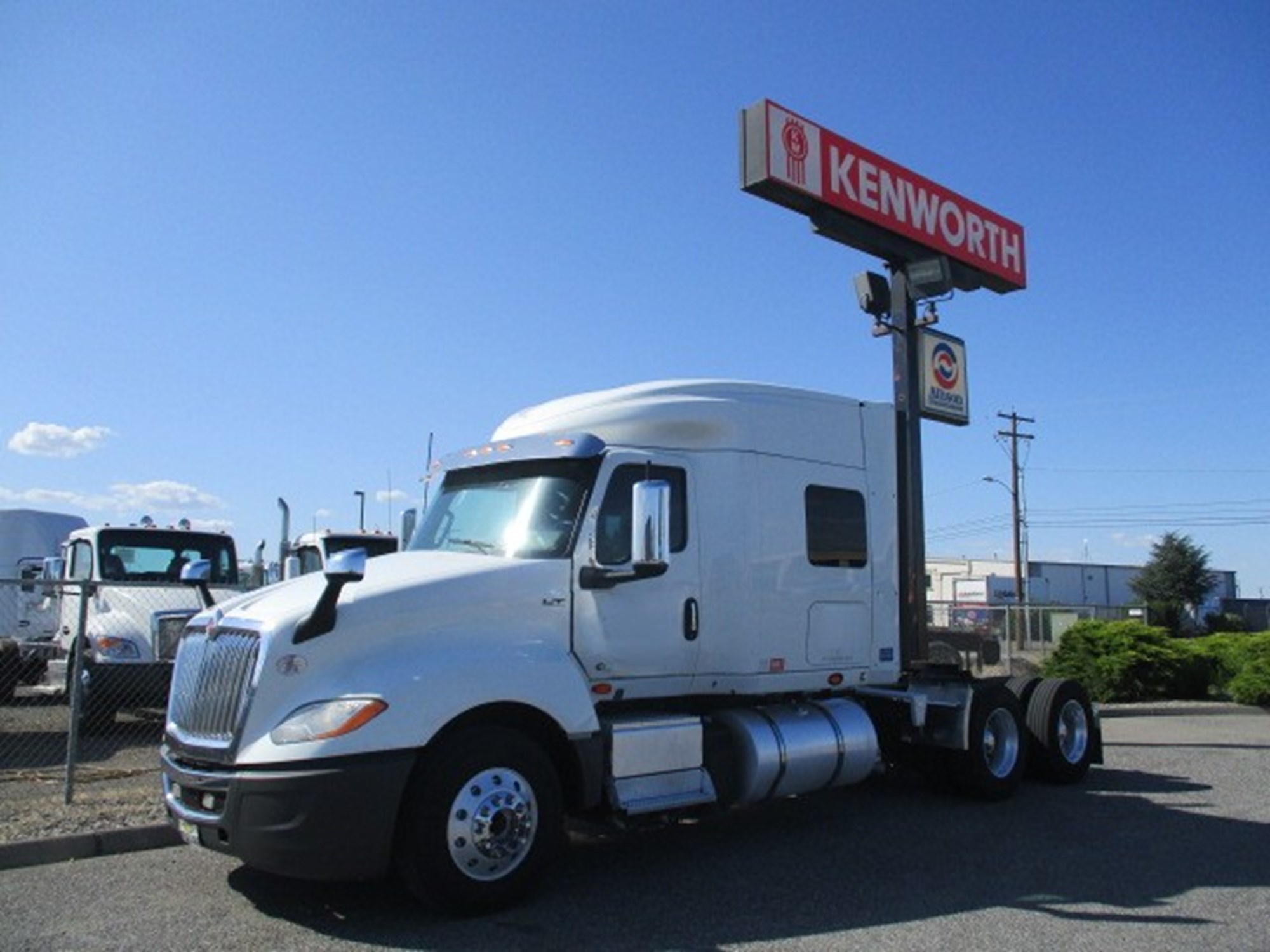 2018 International LT625 - image 1 of 6