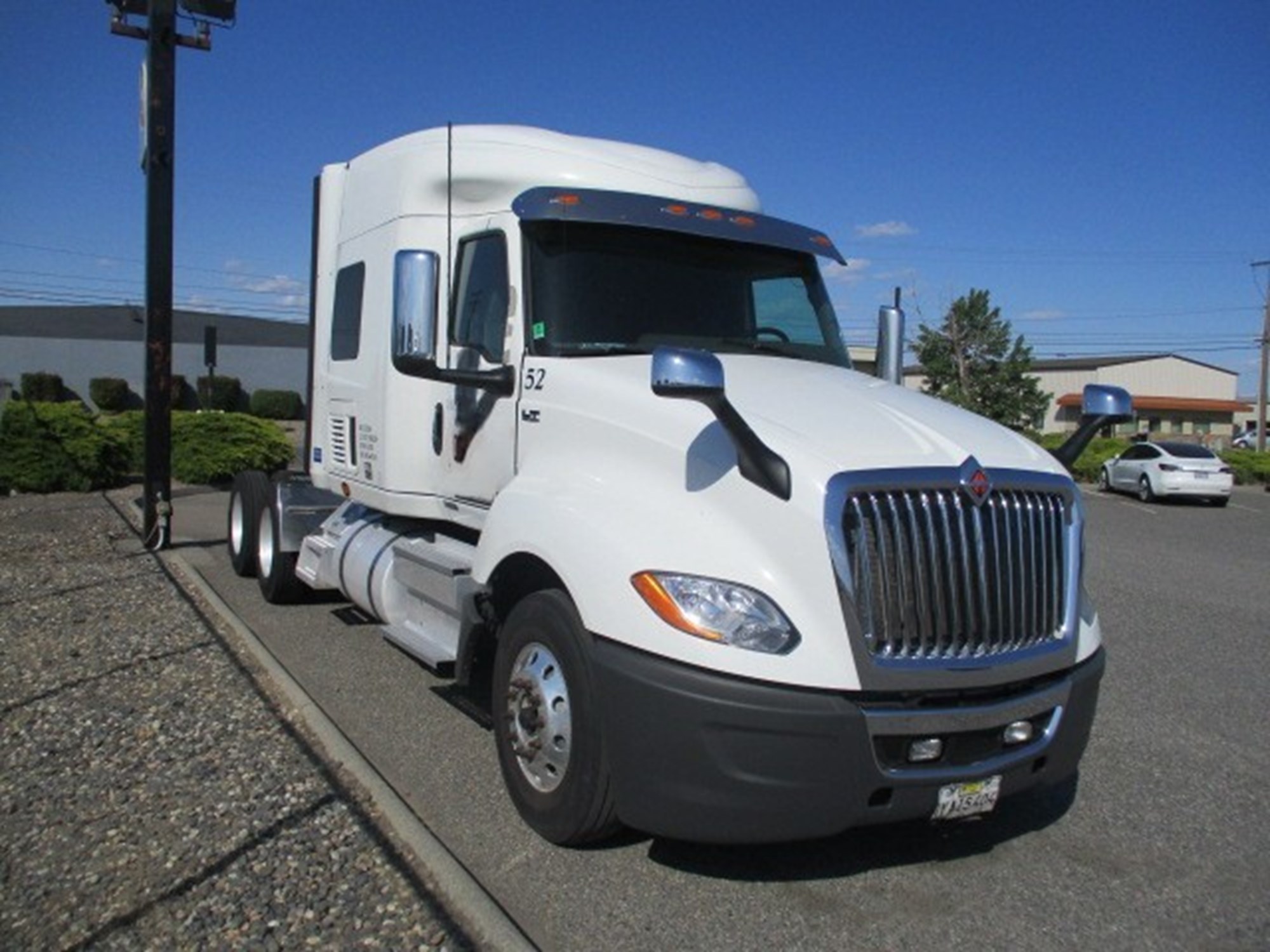 2018 International LT625 - image 2 of 6