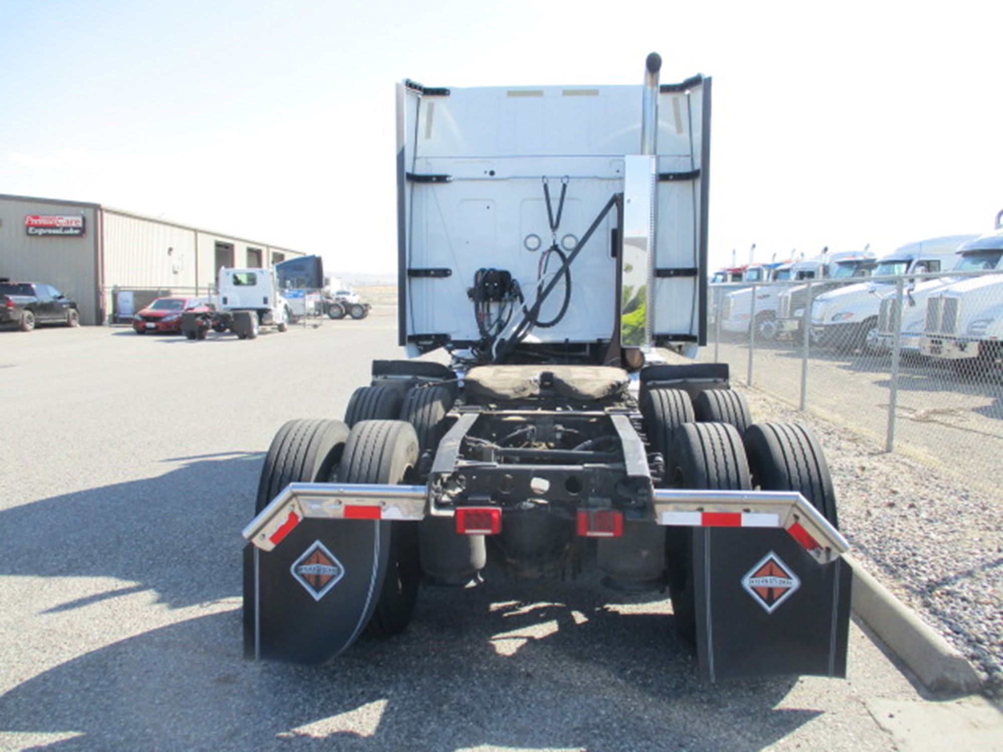 2018 International LT625 - image 3 of 6