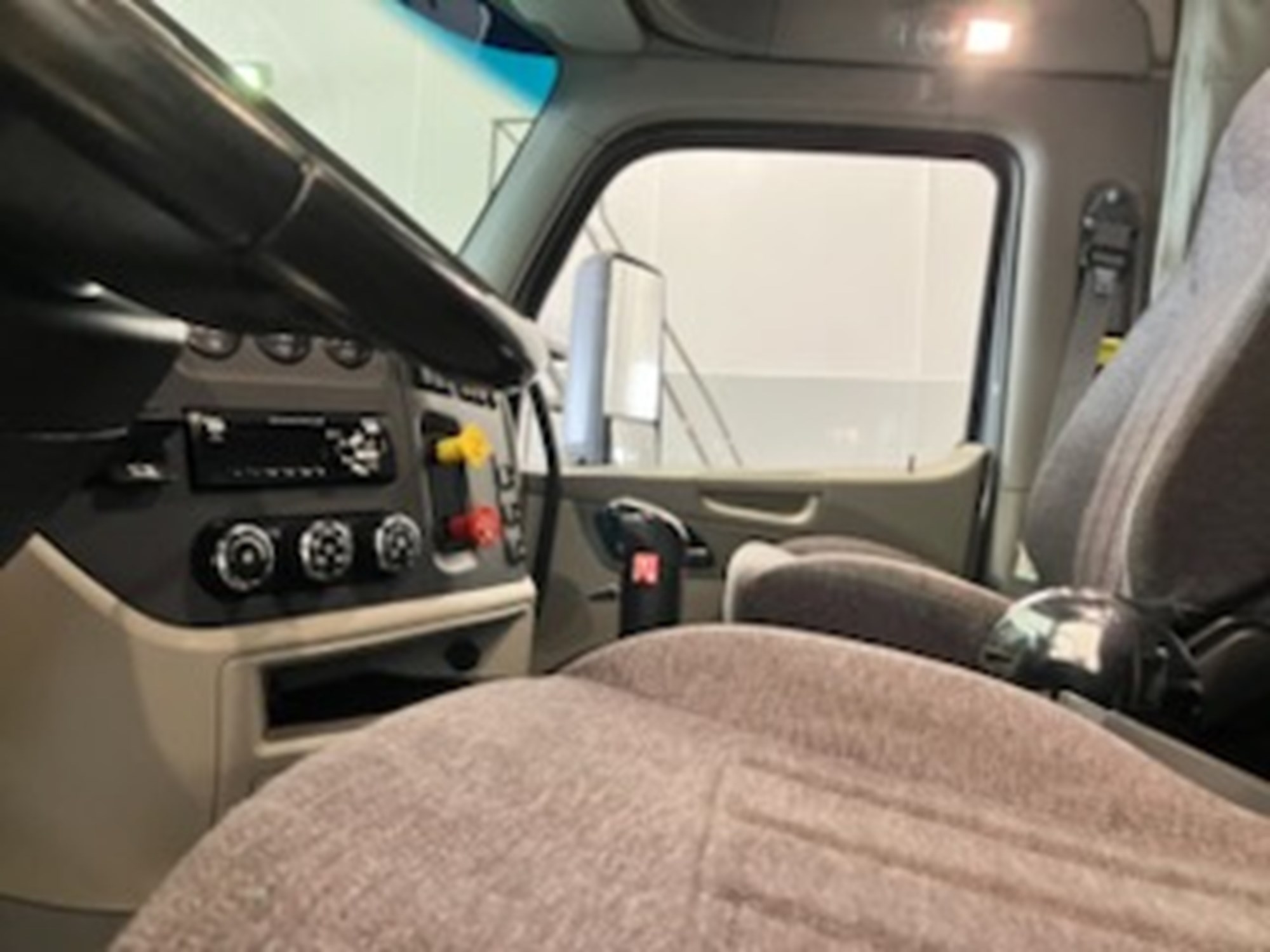 2019 Peterbilt 567 - image 6 of 6