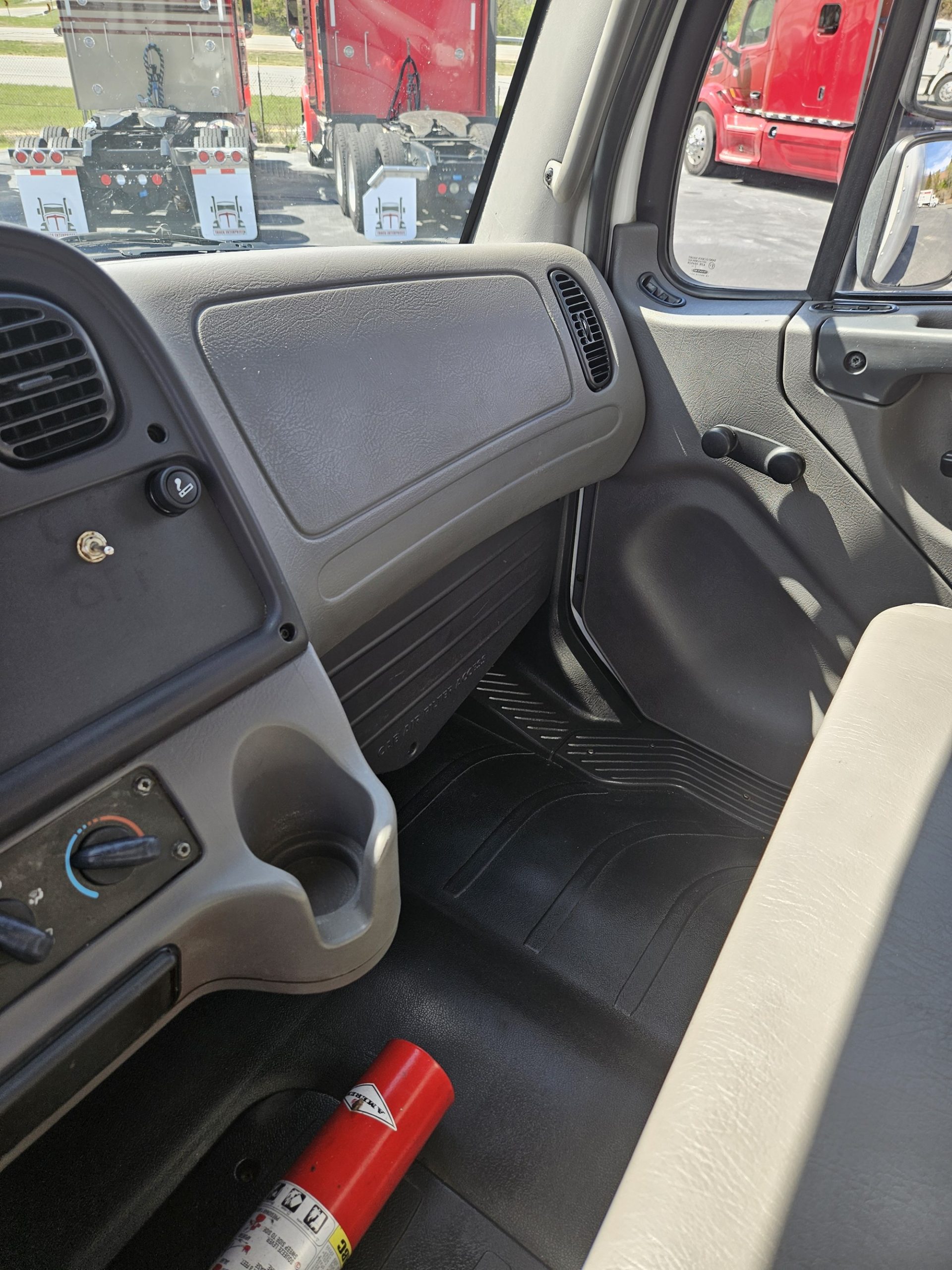 2019 FREIGHTLINER M2 - image 6 of 6