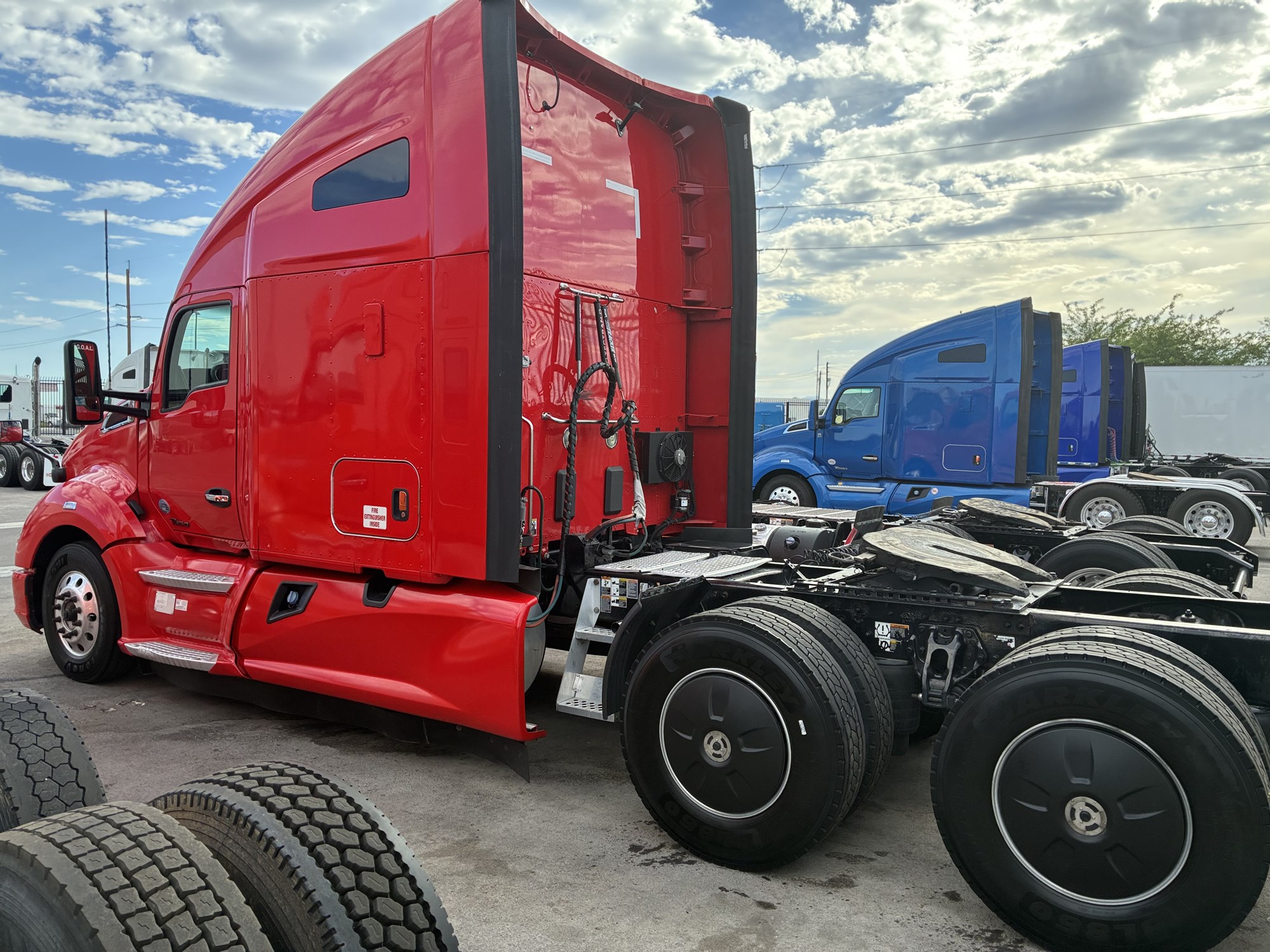 2019 Kenworth T680 - image 2 of 4