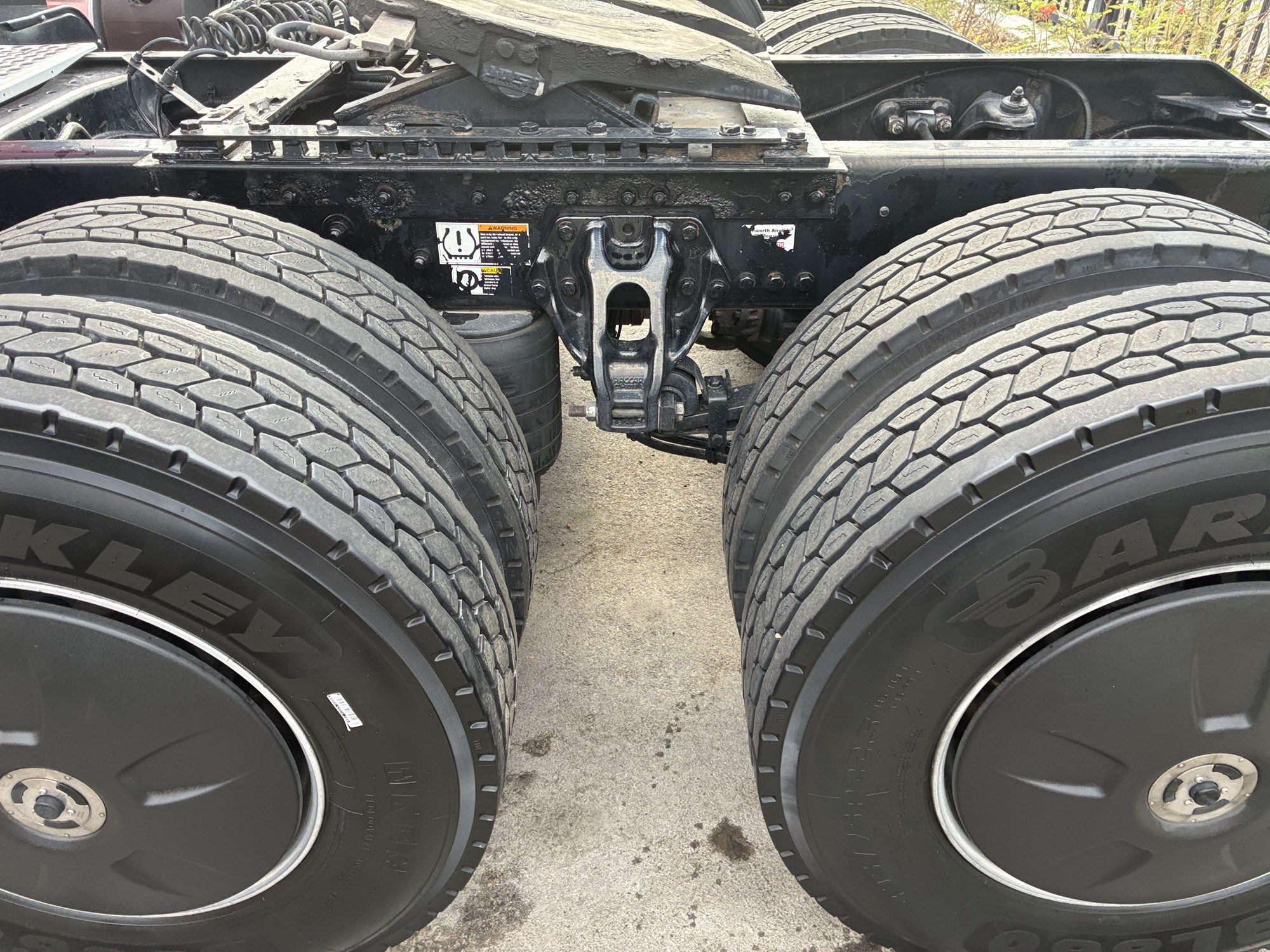 2019 Kenworth T680 - image 3 of 4