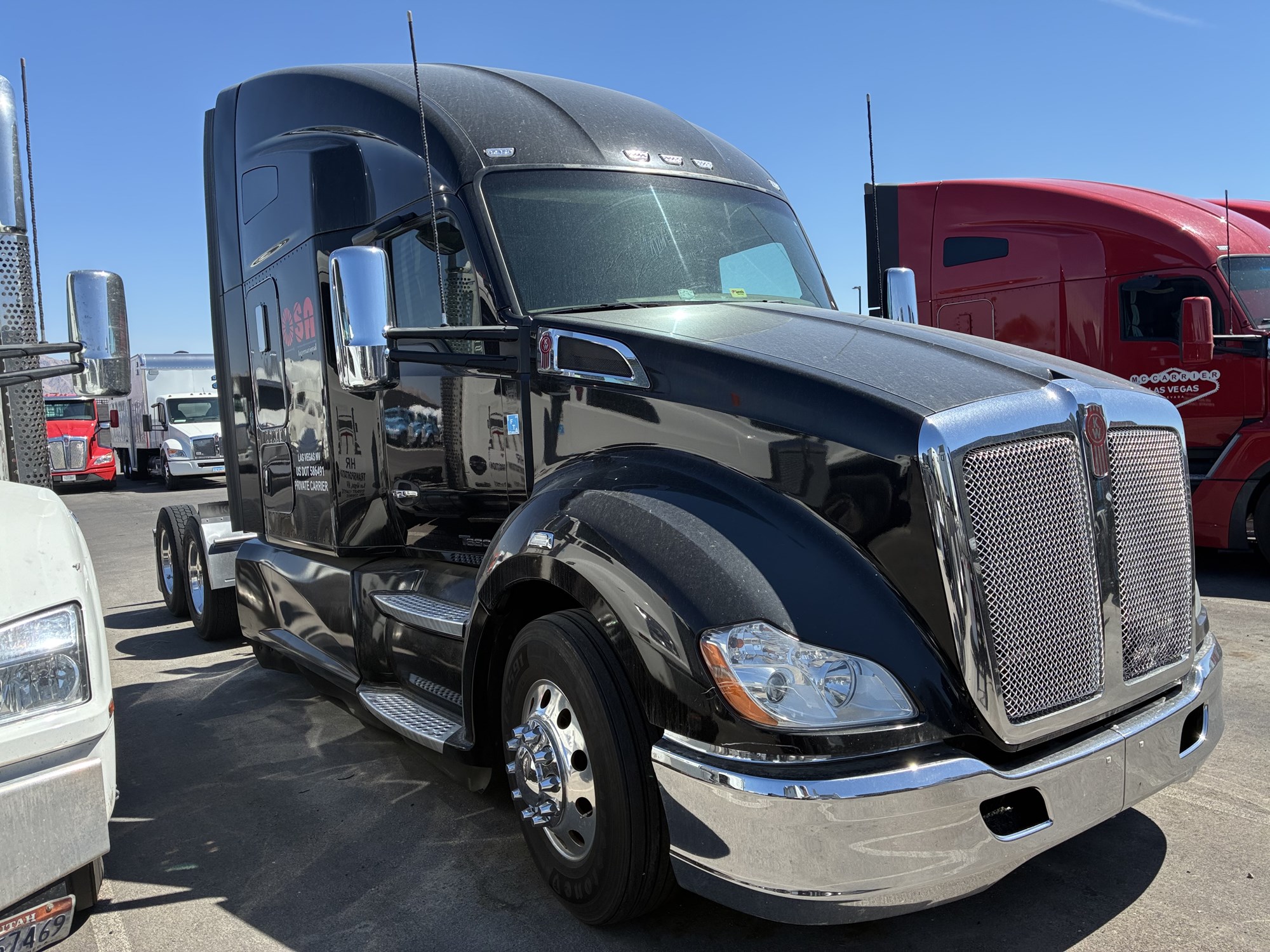 2019 Kenworth T680 - image 1 of 3