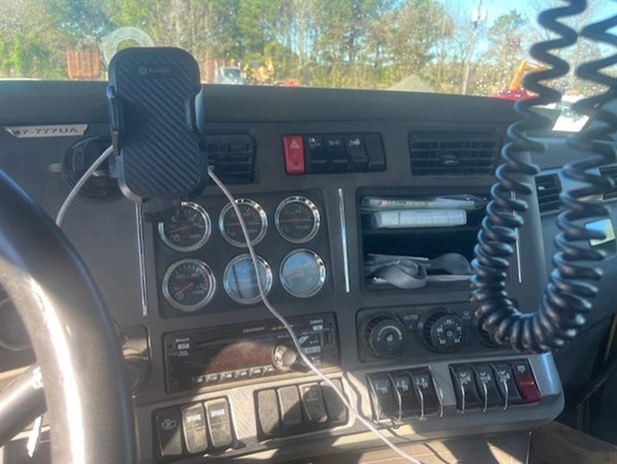 2019 Kenworth T880 - image 3 of 3