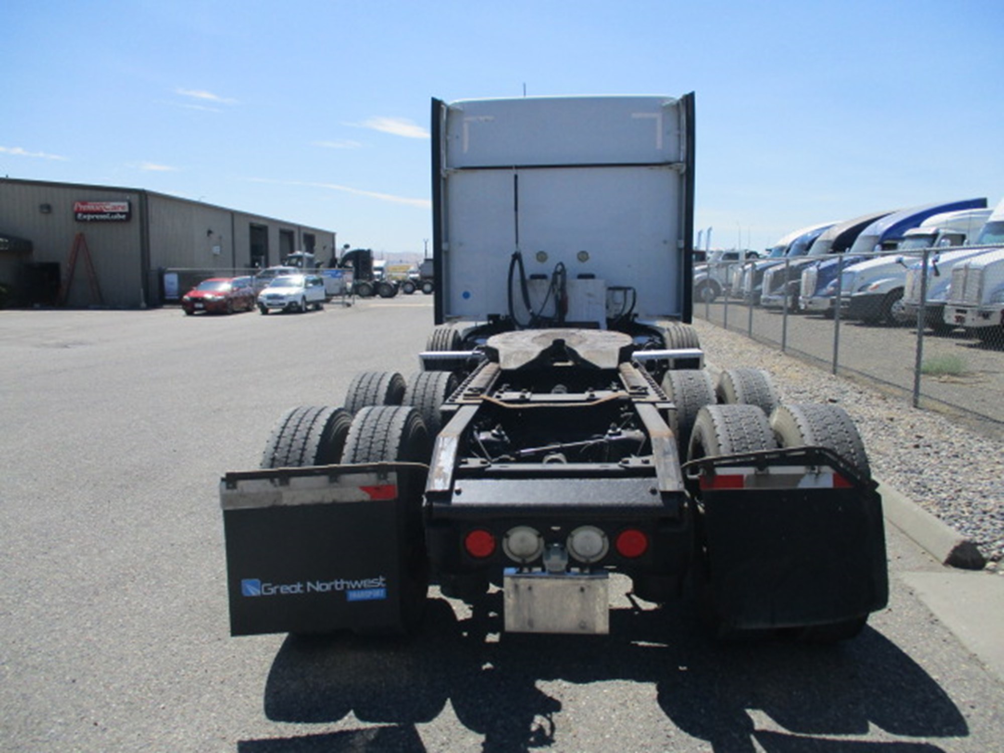 2019 Kenworth T680 - image 4 of 6