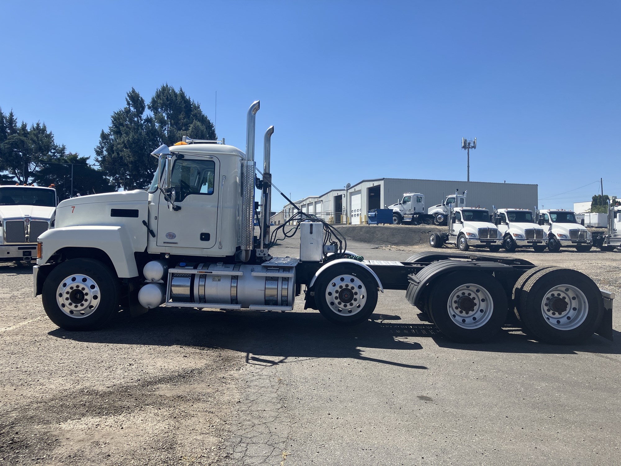 2019 Mack Pinnacle - image 2 of 6