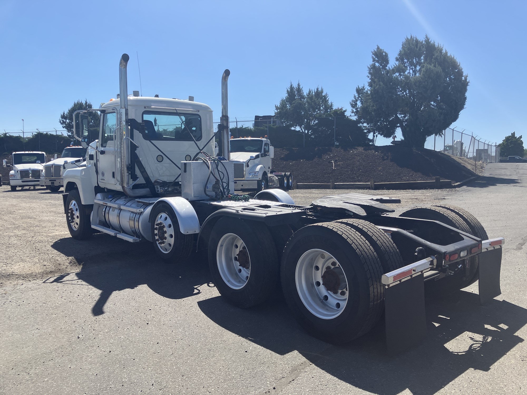 2019 Mack Pinnacle - image 3 of 6