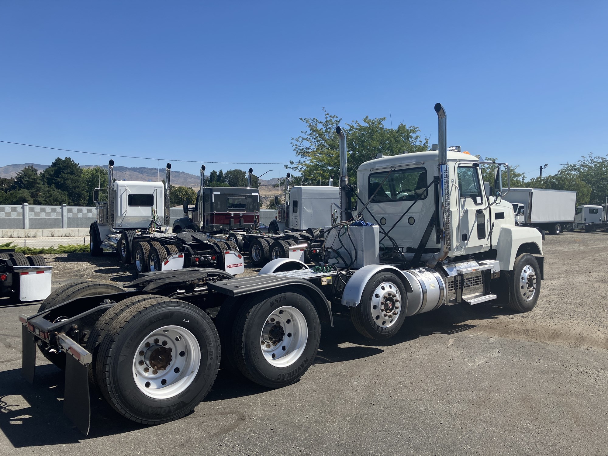 2019 Mack Pinnacle - image 5 of 6
