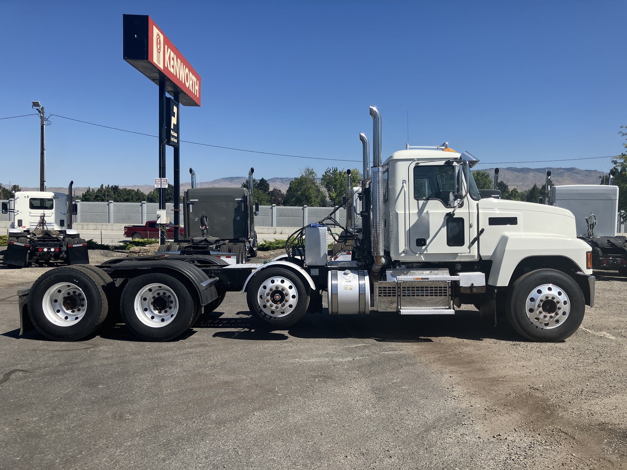 2019 Mack Pinnacle - image 6 of 6