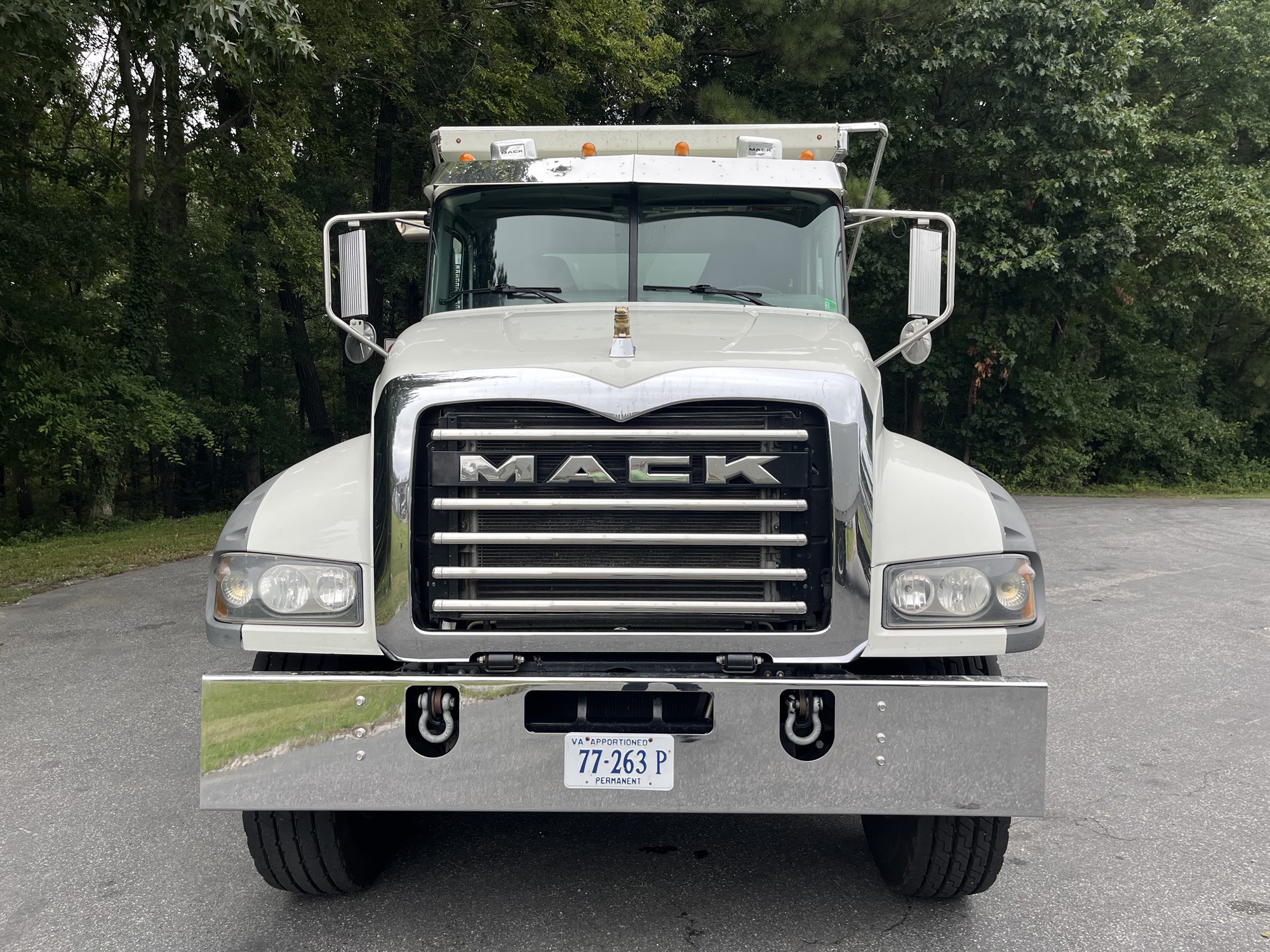2019 Mack Granite - image 2 of 6