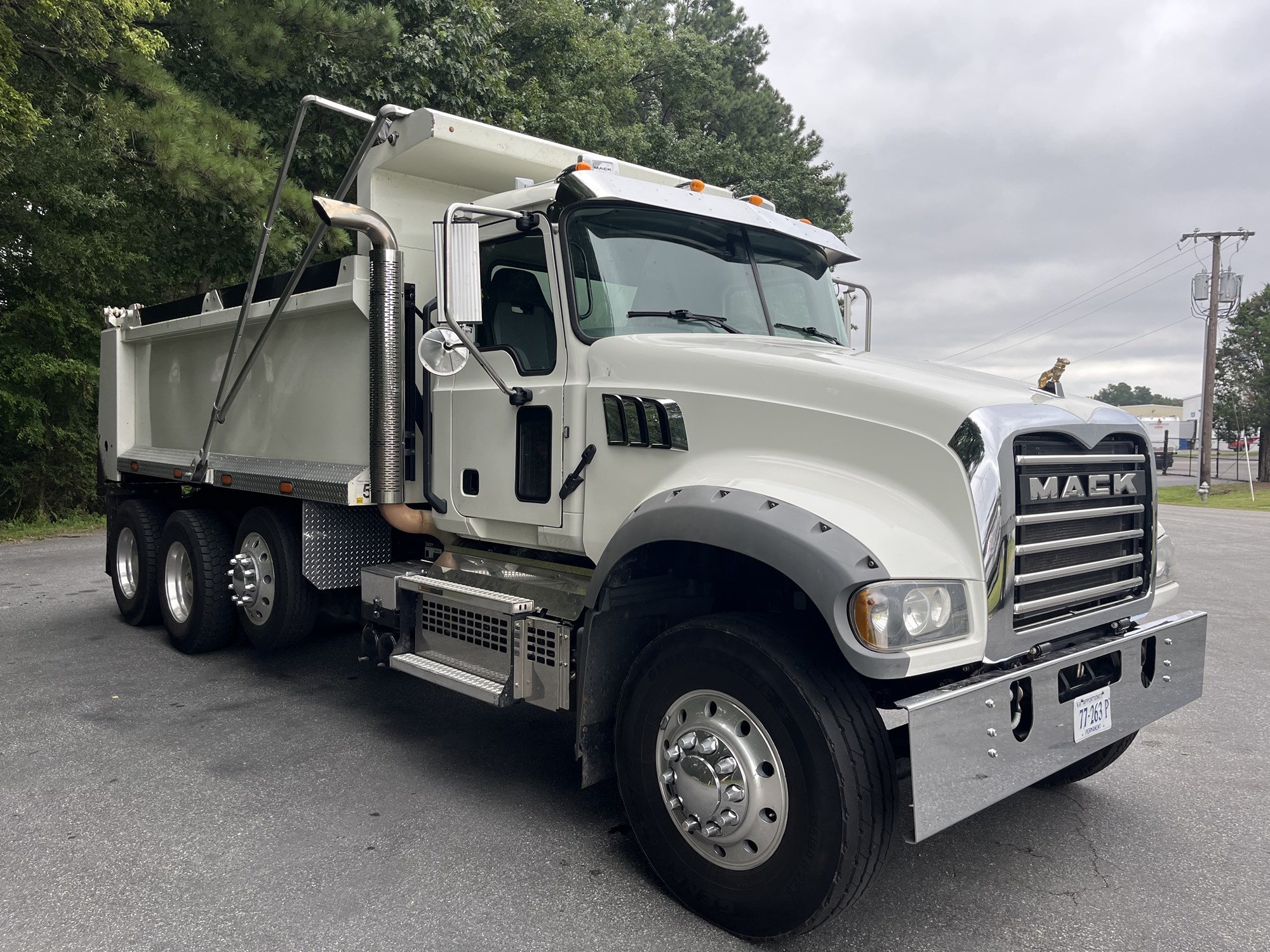 2019 Mack Granite - image 3 of 6