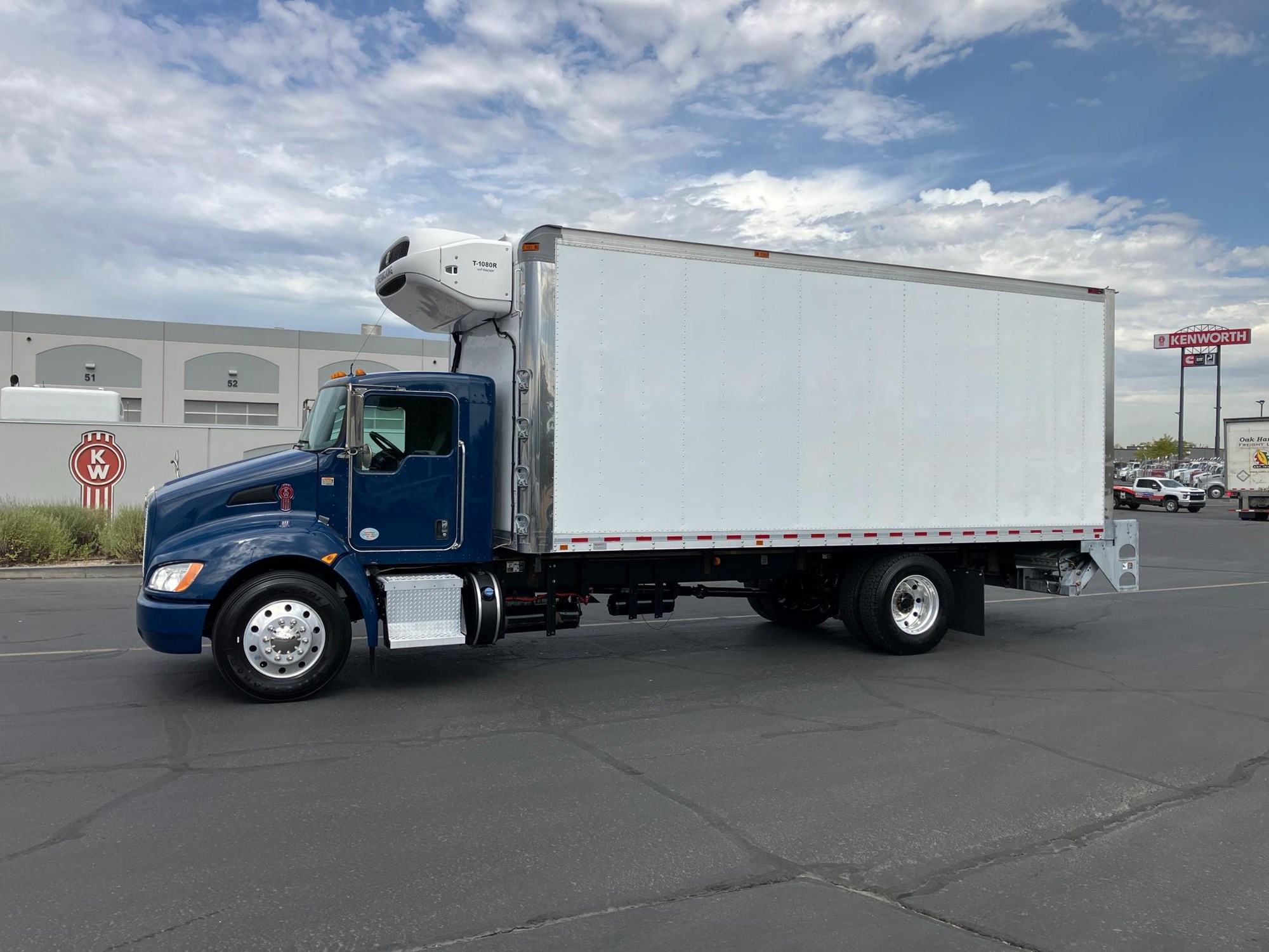 2019 Kenworth T370 - image 1 of 6