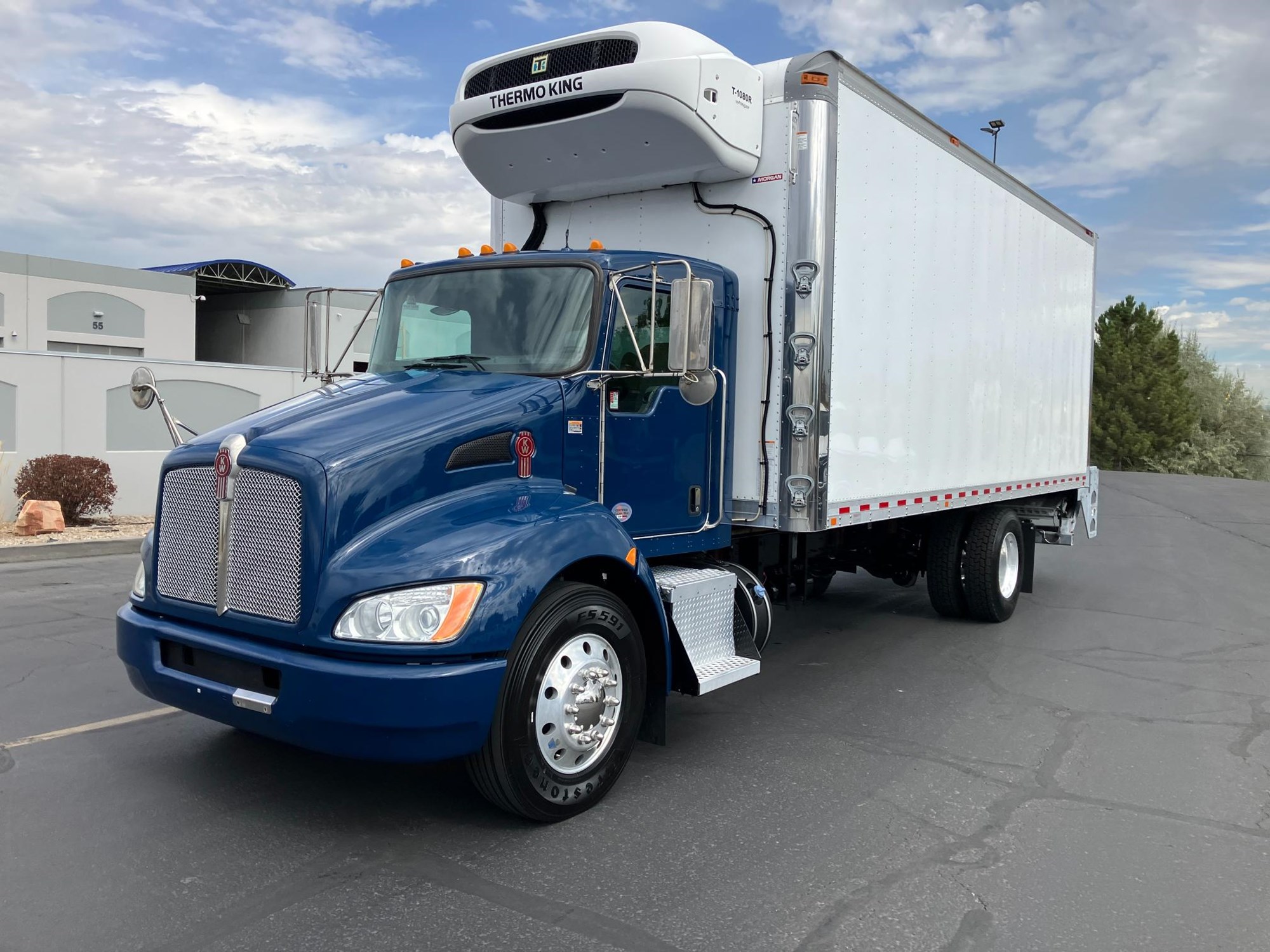 2019 Kenworth T370 - image 2 of 6