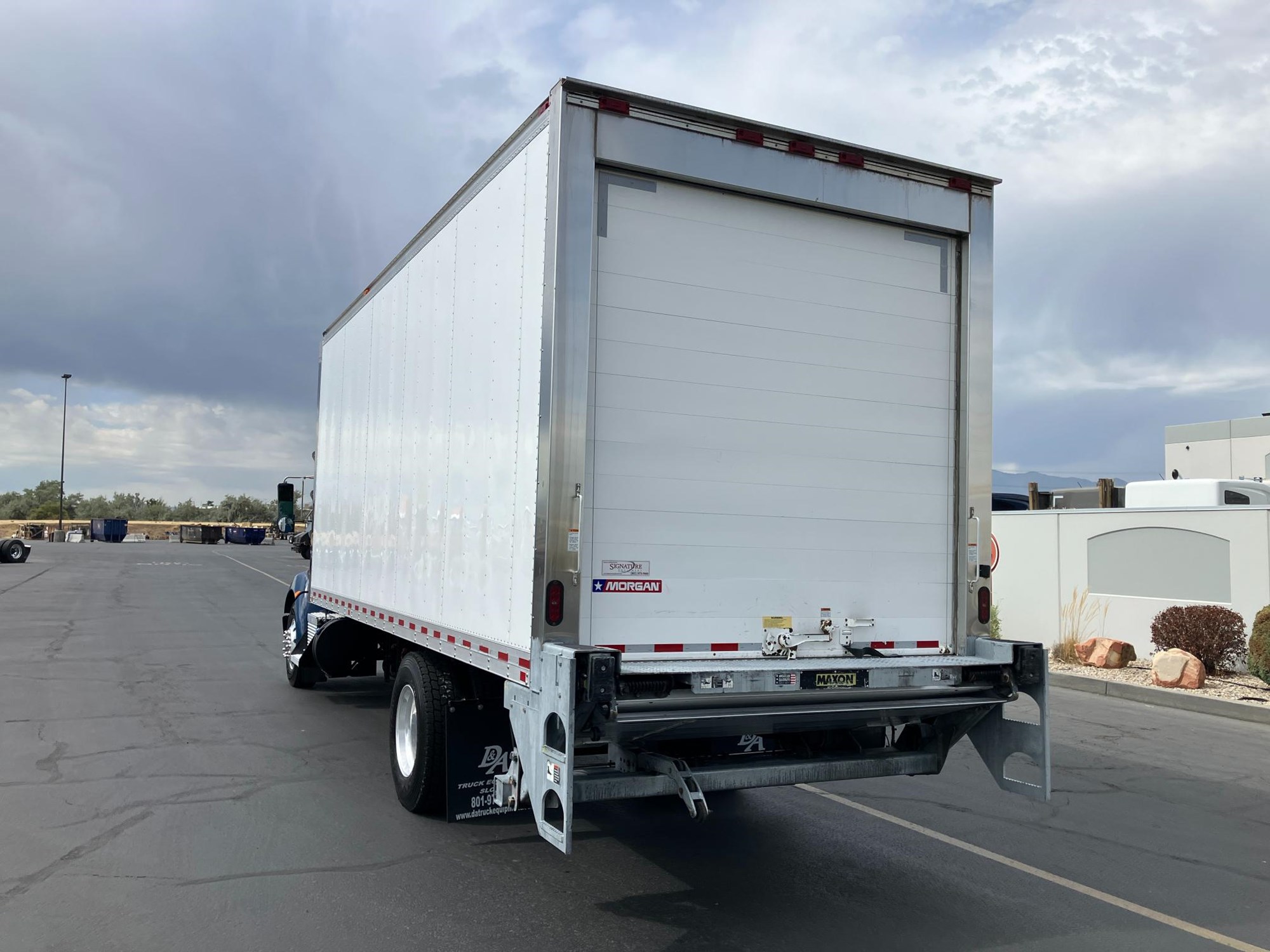 2019 Kenworth T370 - image 6 of 6