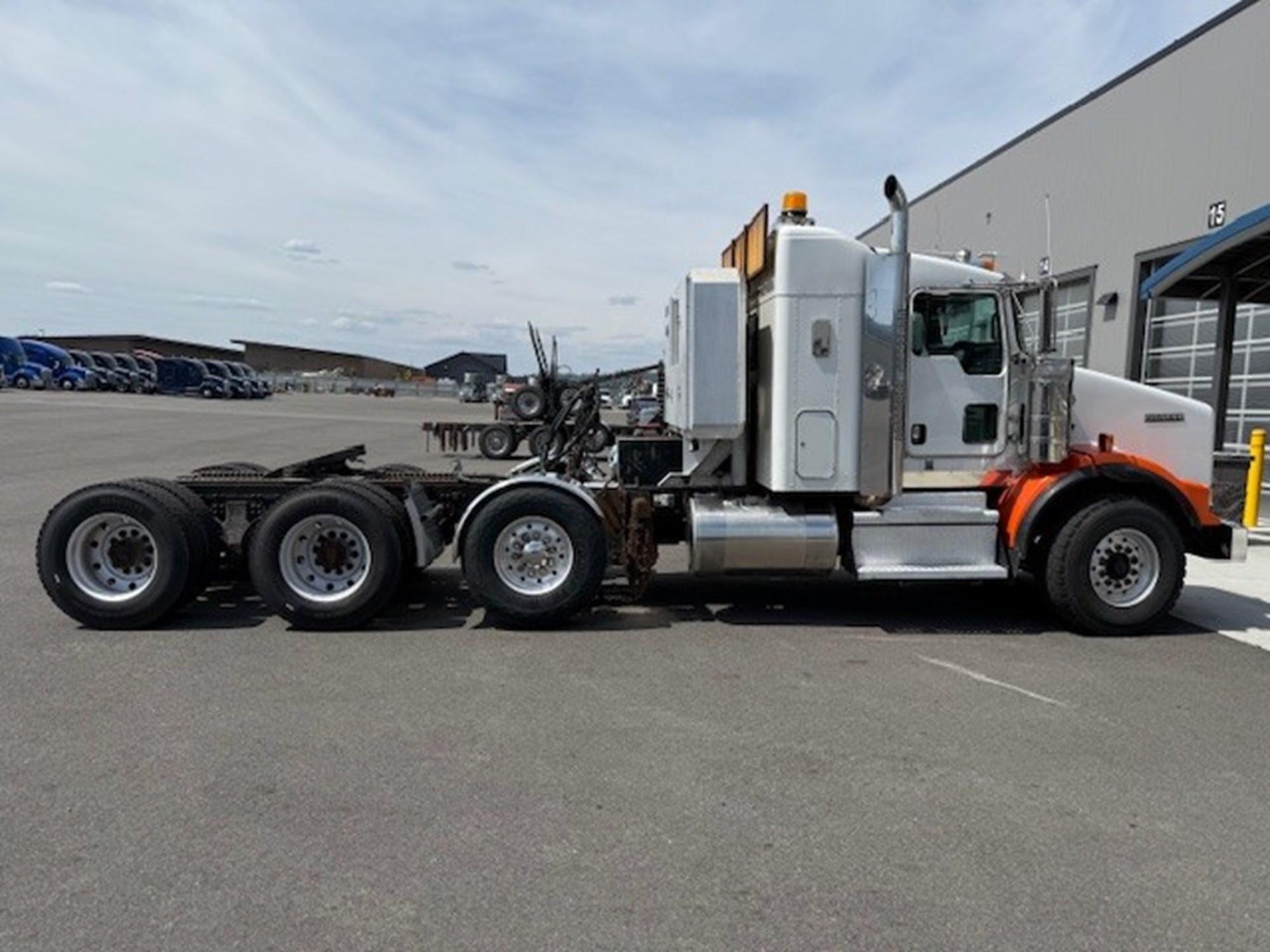 2019 Kenworth T800 - image 1 of 6