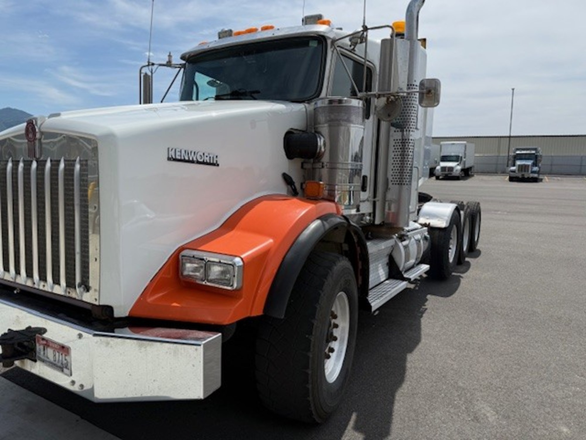2019 Kenworth T800 - image 4 of 6