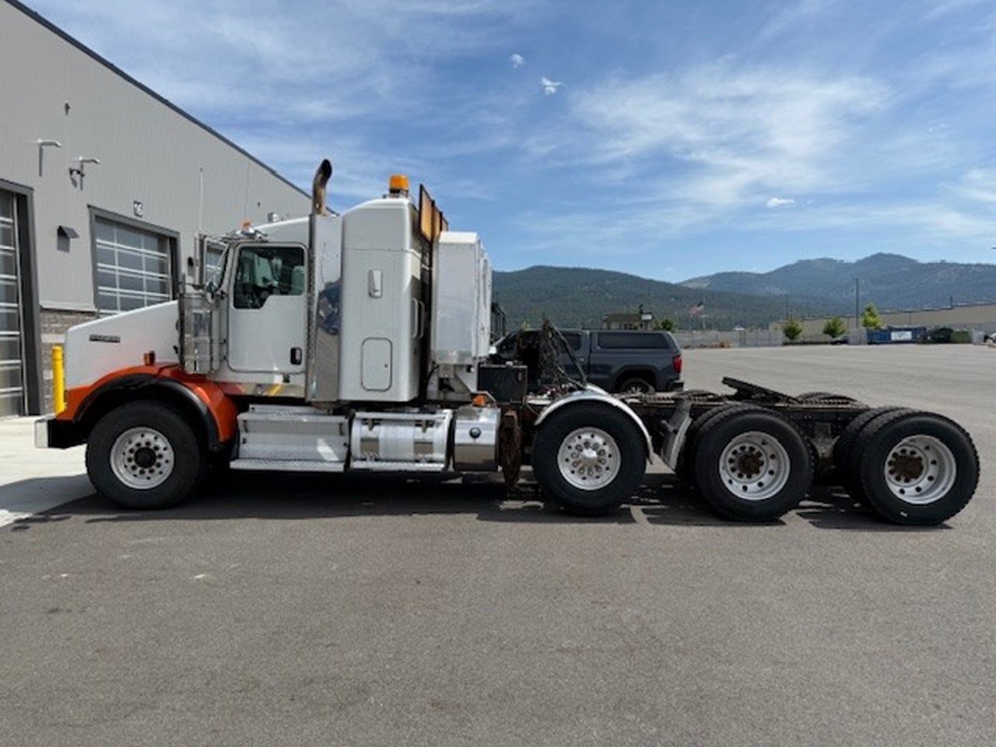 2019 Kenworth T800 - image 5 of 6