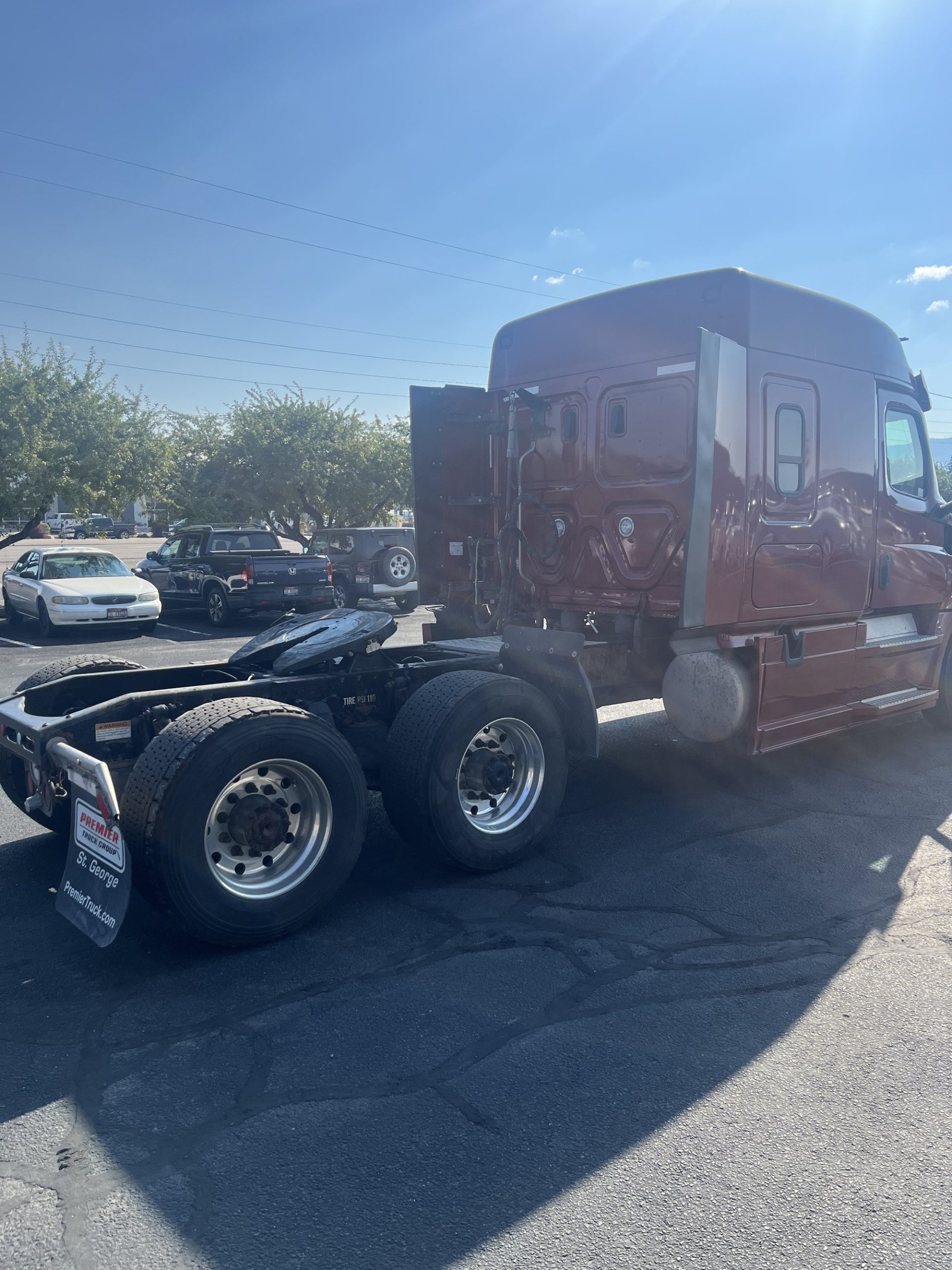 2019 Freightliner Cascadia - image 5