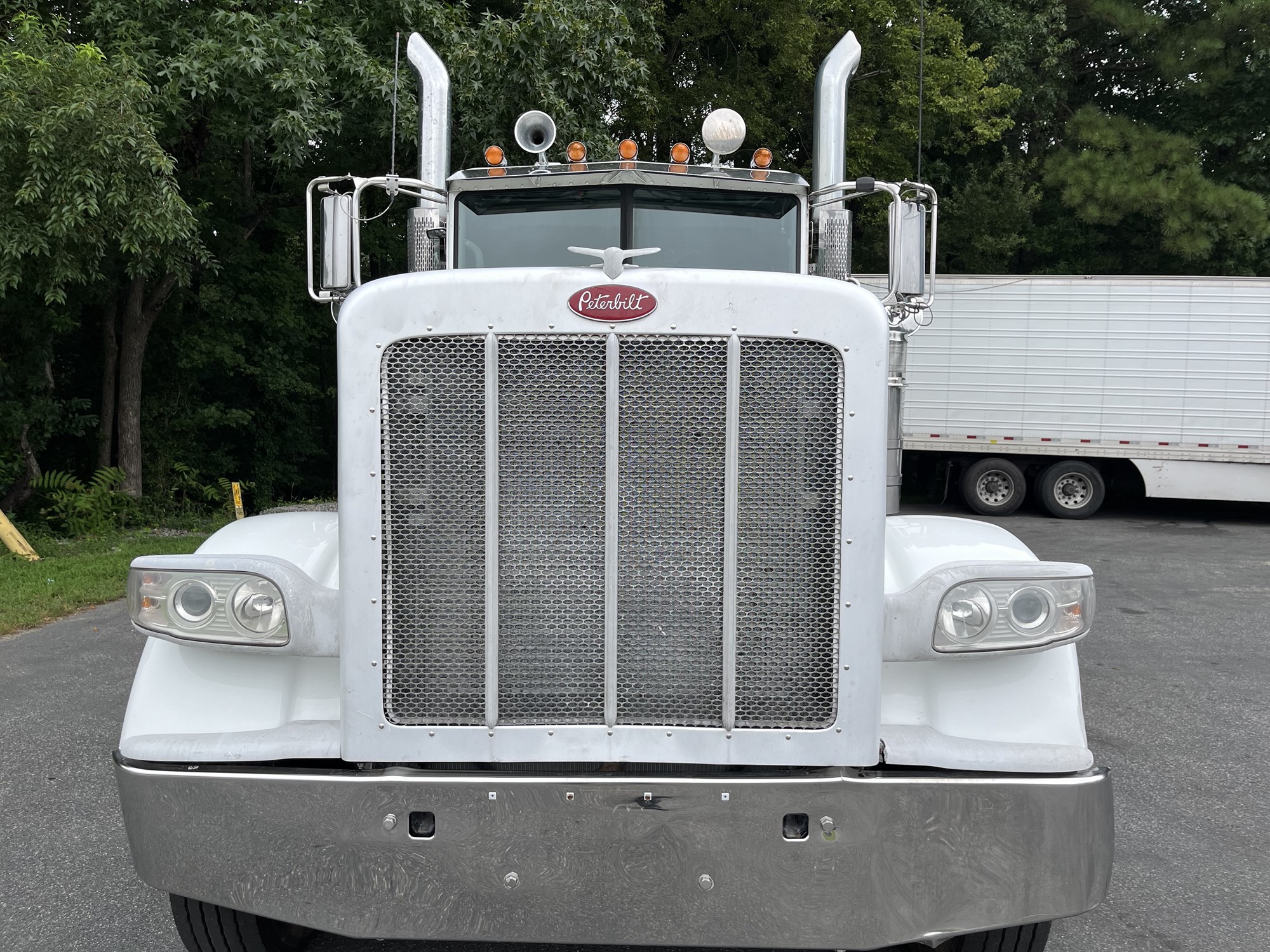 2020 Peterbilt 389 - image 2 of 6