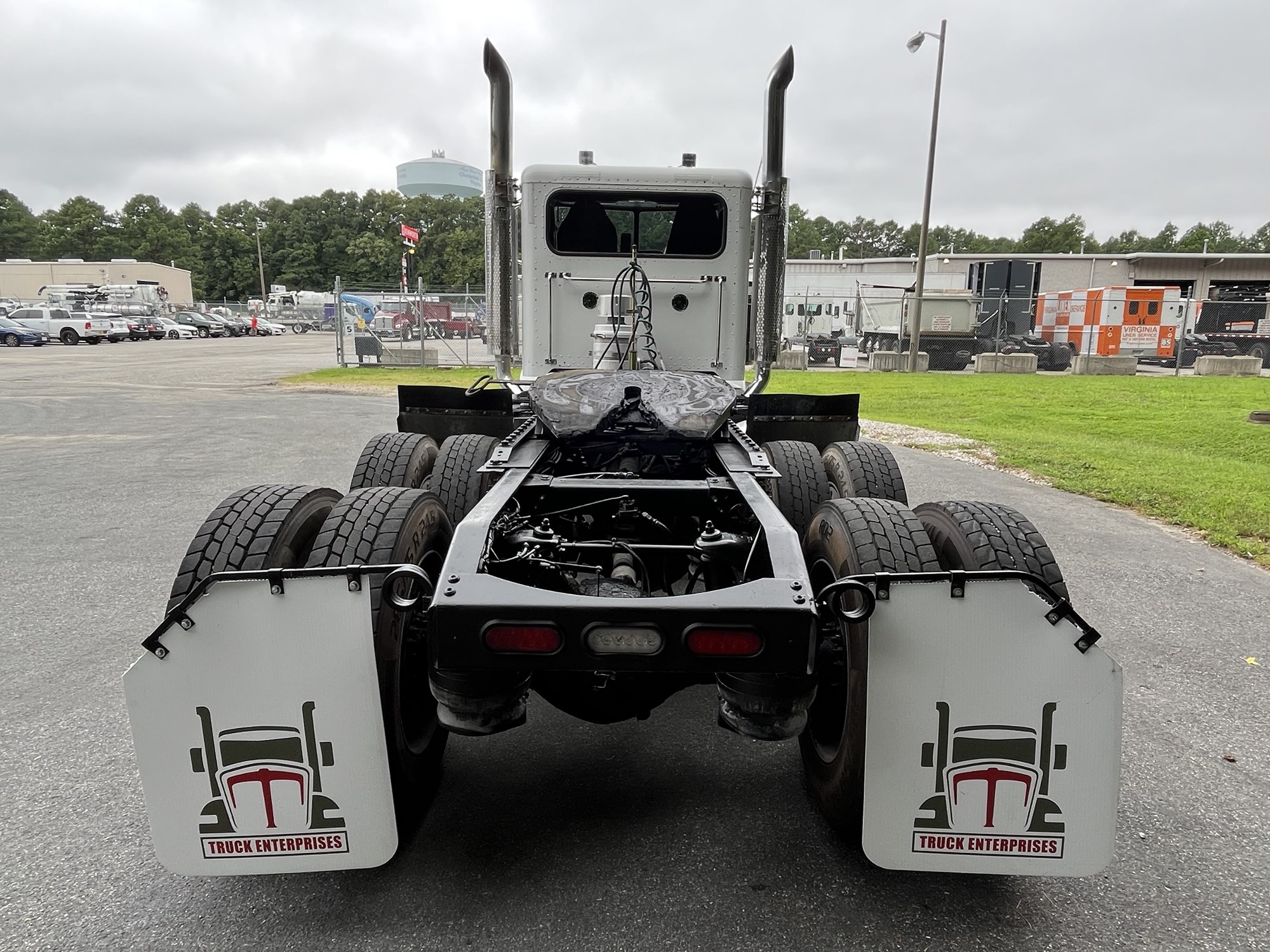 2020 Peterbilt 389 - image 5 of 6