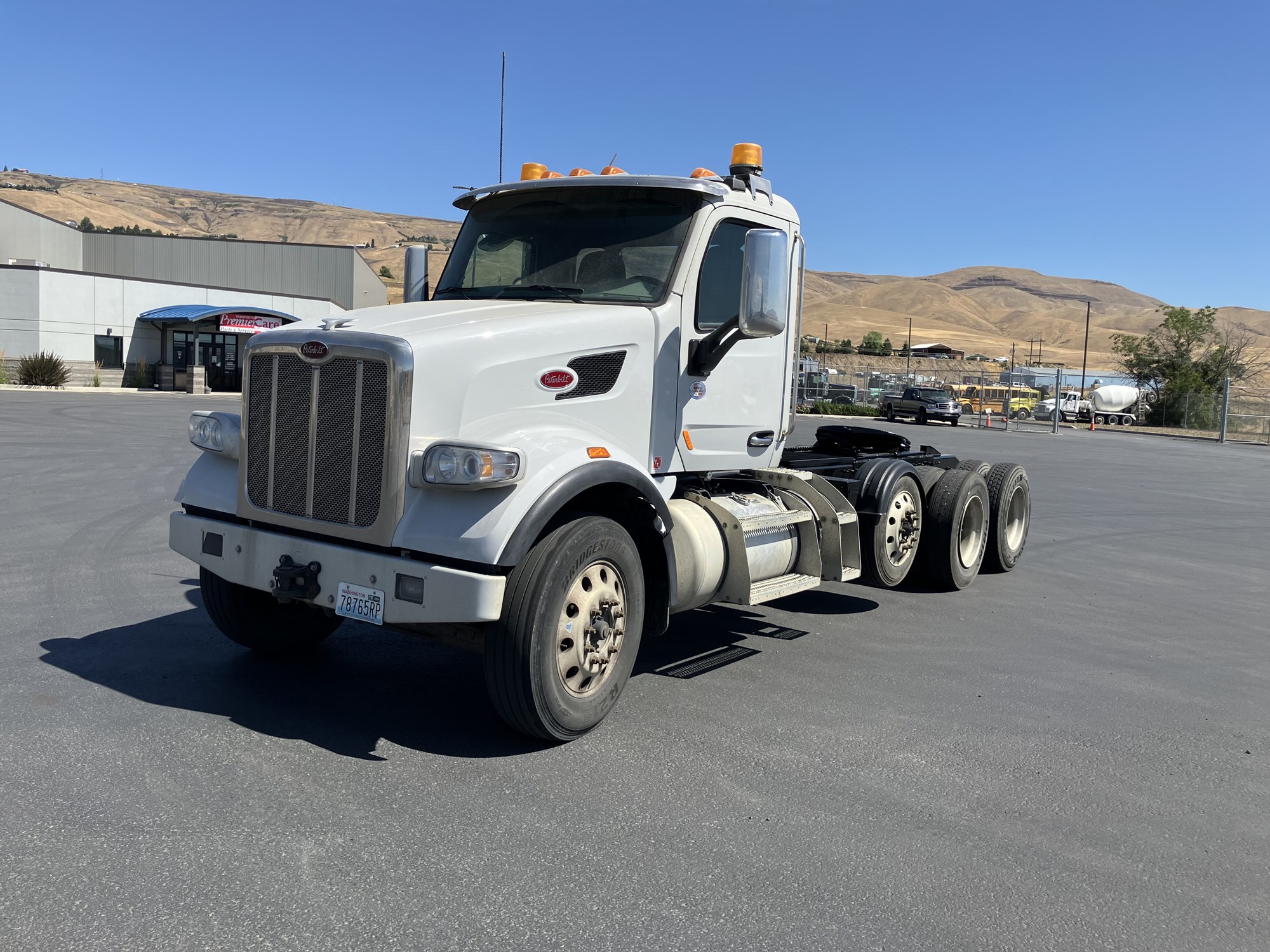 2020 Peterbilt 567 - image 1 of 6