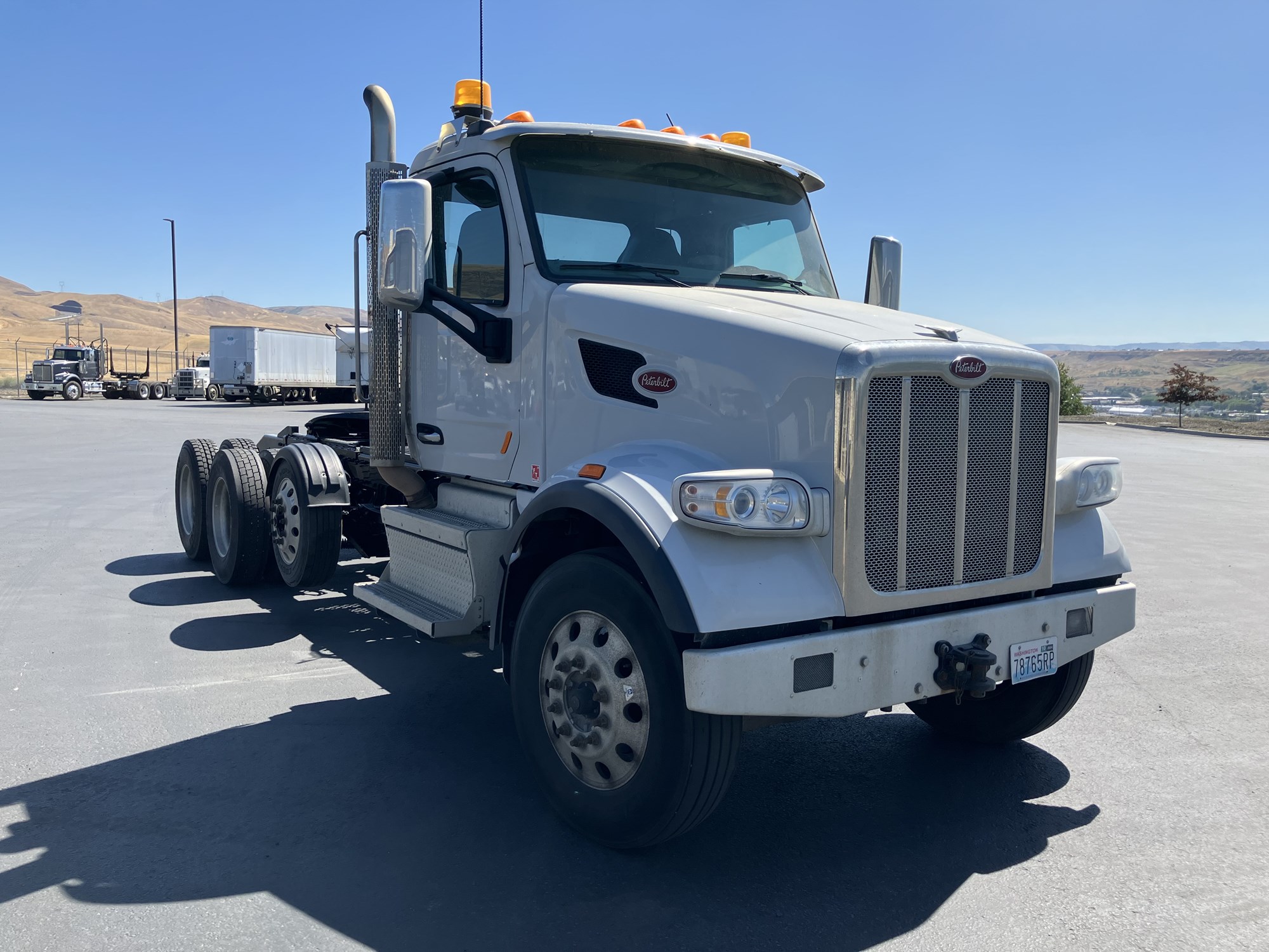 2020 Peterbilt 567 - image 2 of 6