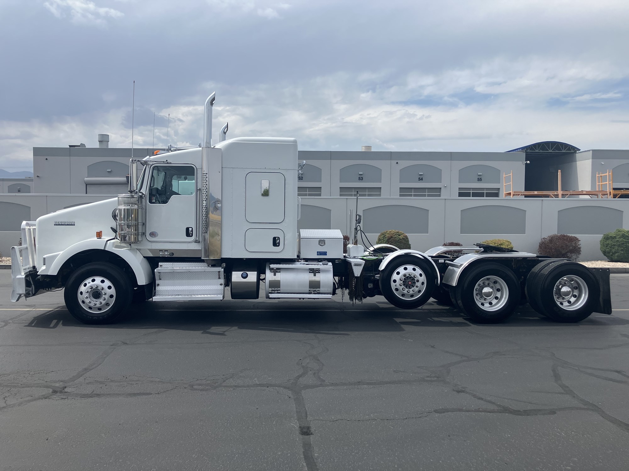2020 Kenworth T800 - image 1 of 6
