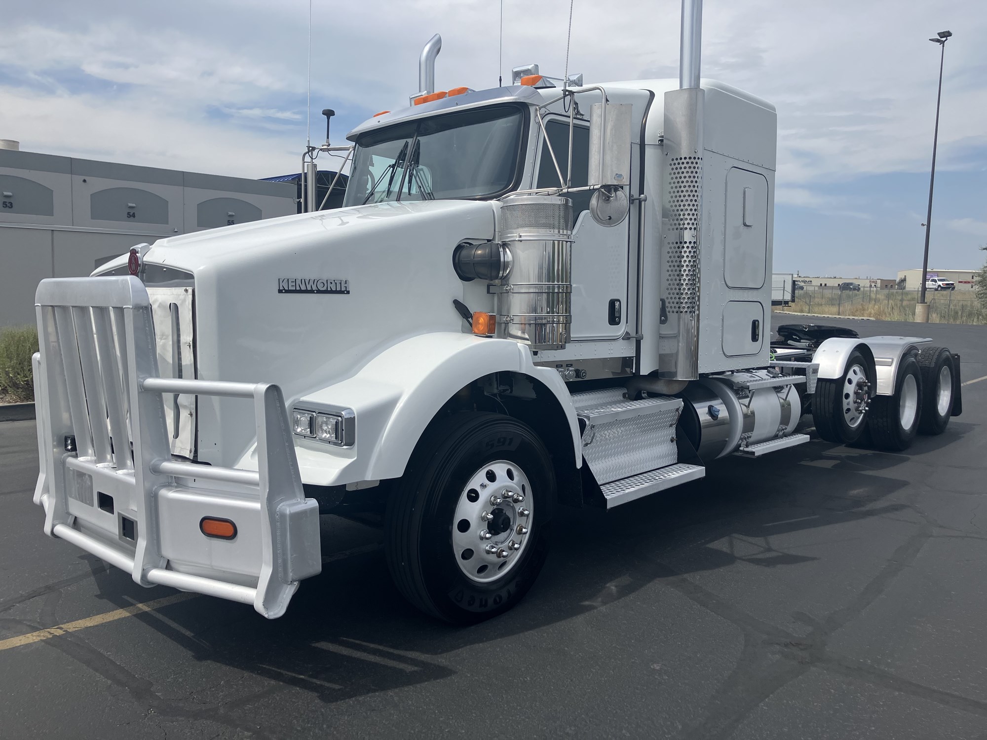 2020 Kenworth T800 - image 2 of 6