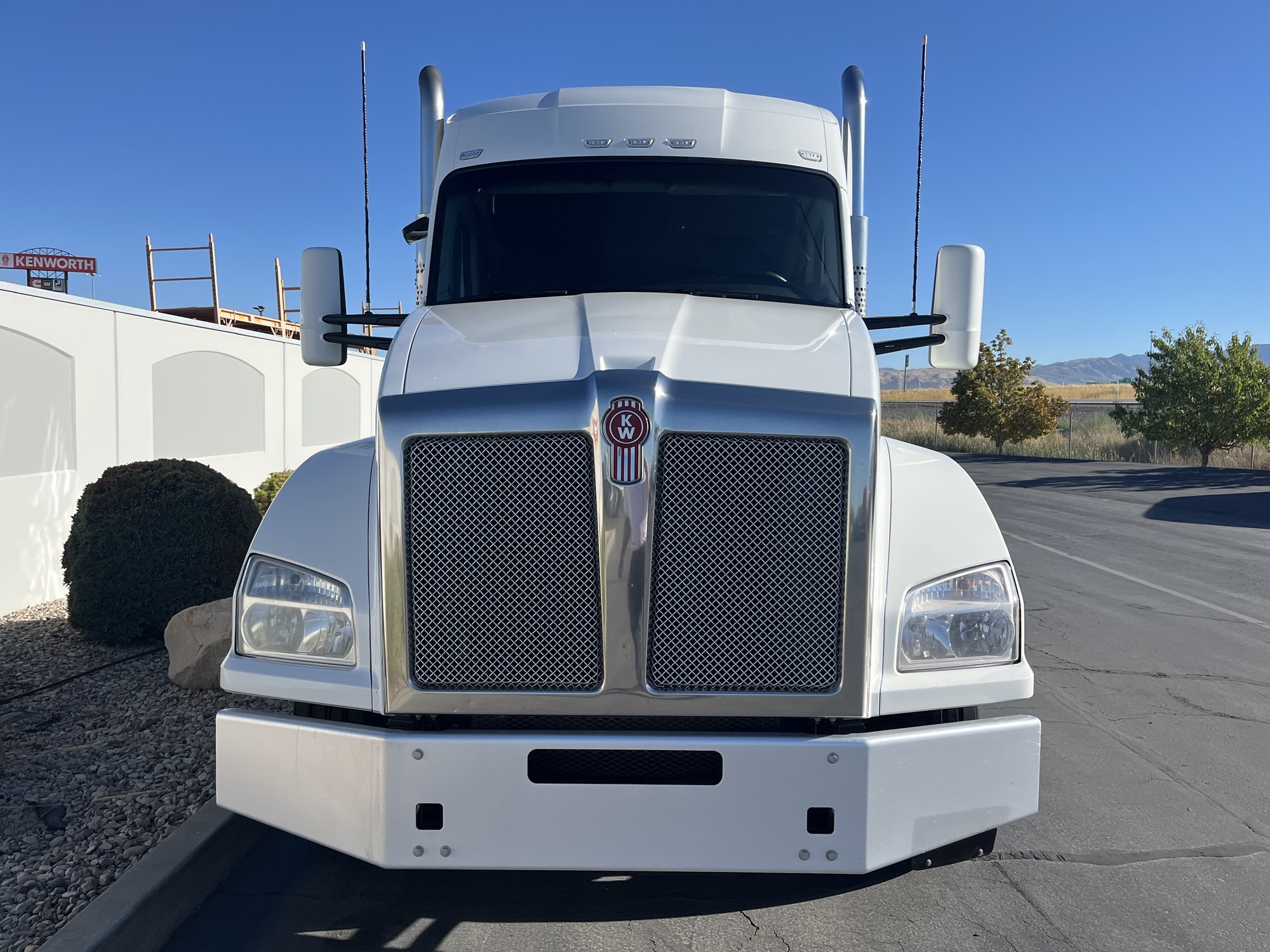 2020 Kenworth T880 - image 3 of 6