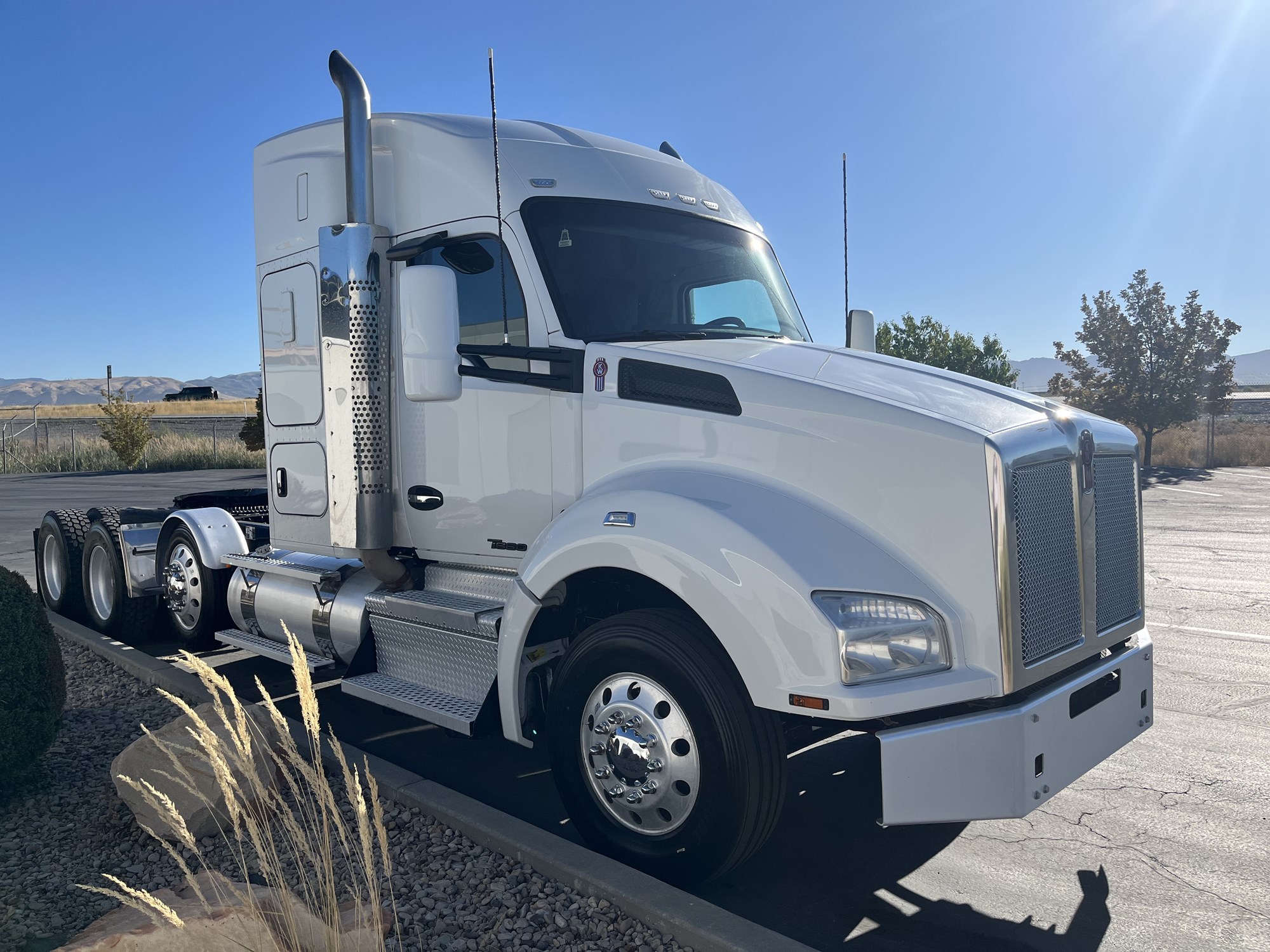 2020 Kenworth T880 - image 4 of 6