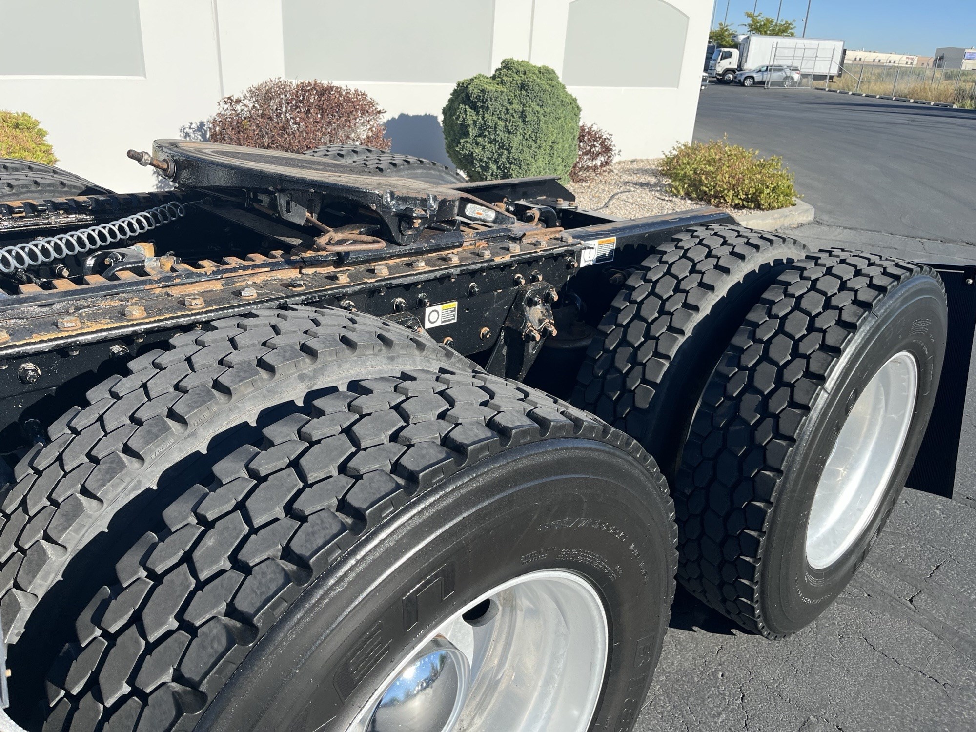2020 Kenworth T880 - image 5 of 6
