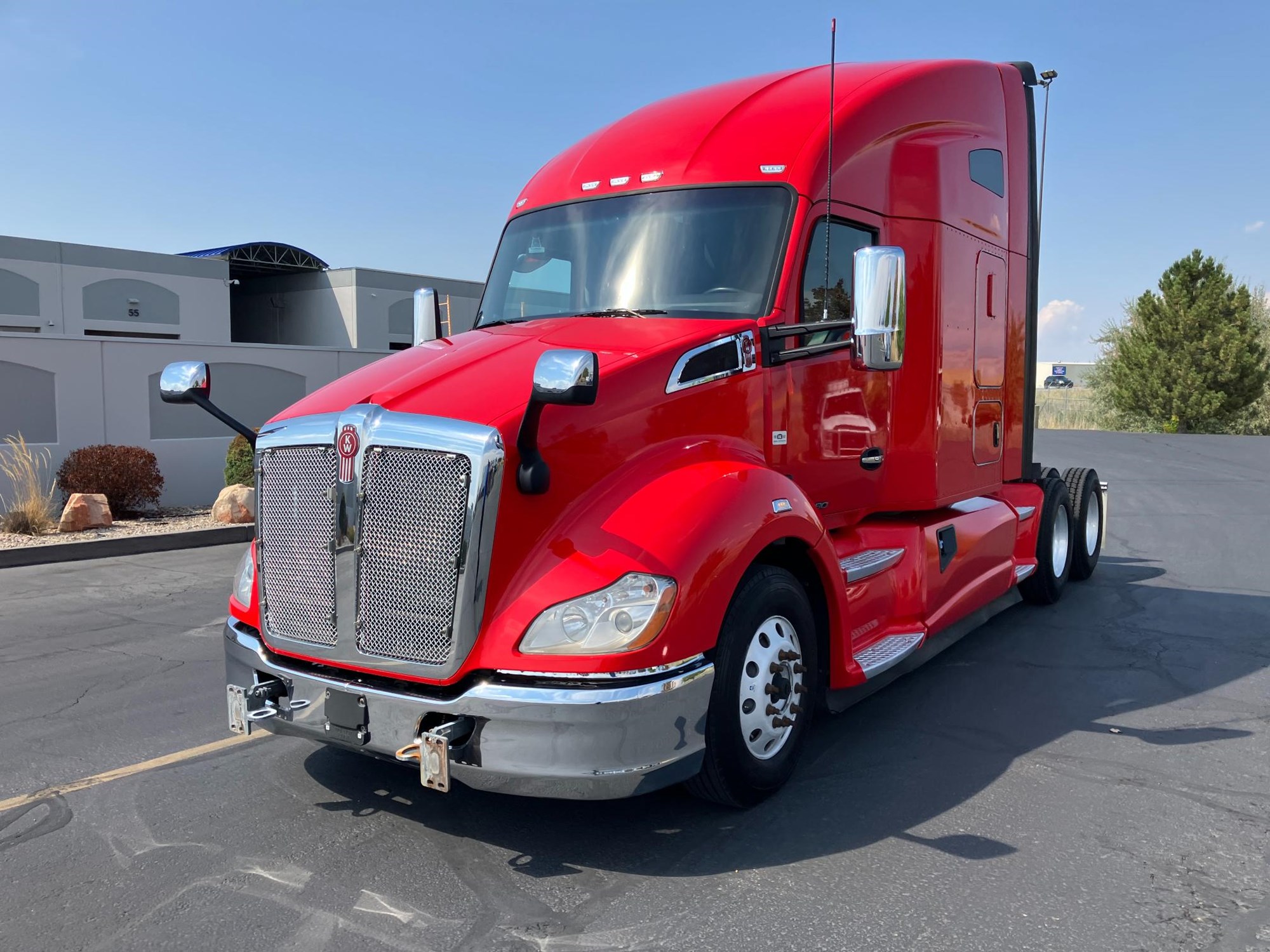 2020 Kenworth T680 - image 2 of 6