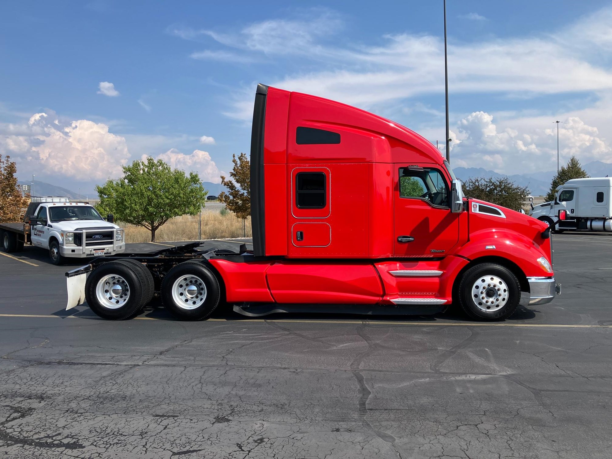 2020 Kenworth T680 - image 4 of 6