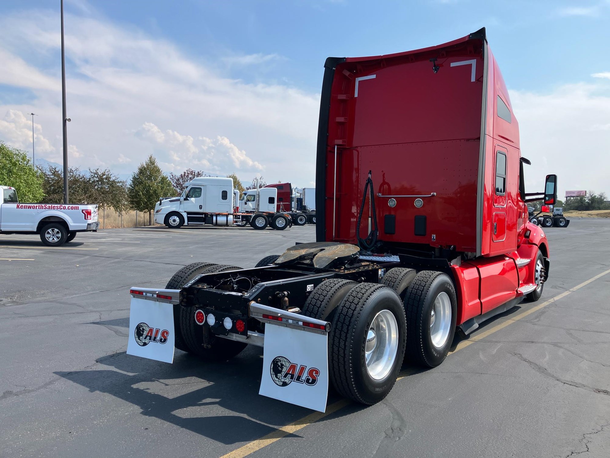 2020 Kenworth T680 - image 5 of 6